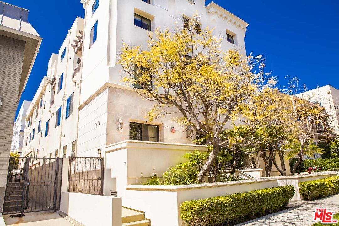 Los Angeles, California, 90049, United States, 27 Bedrooms Bedrooms, ,Residential,For Sale,1890269