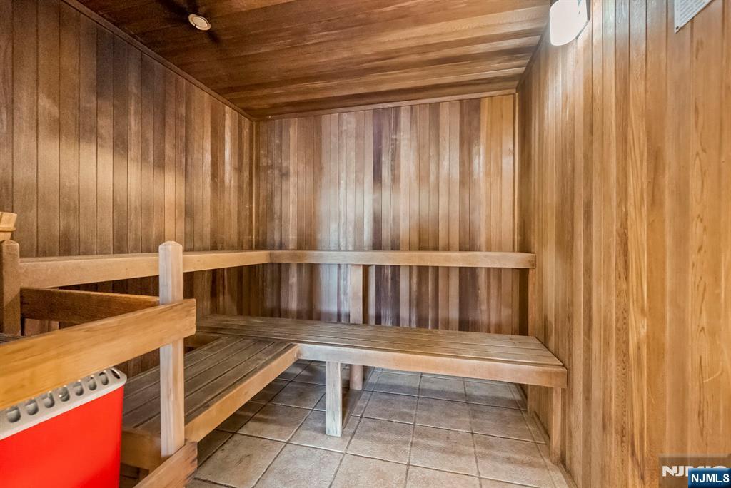 Edgewater, New Jersey, 07020, United States, 2 Bedrooms Bedrooms, ,2 BathroomsBathrooms,Residential,For Sale,1934539