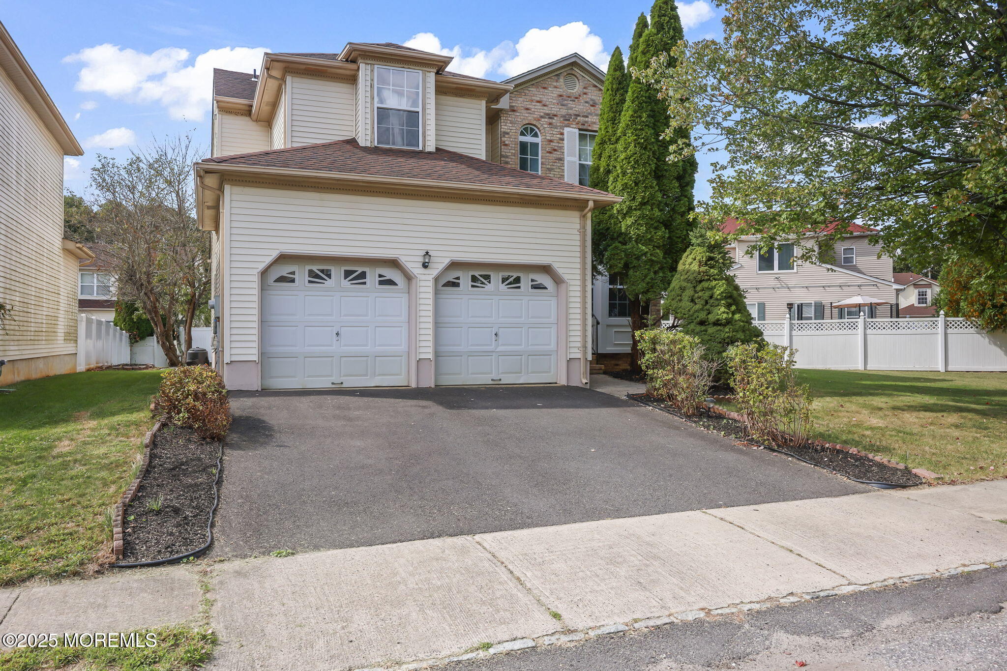 Marlboro, New Jersey, 07746, United States, 4 Bedrooms Bedrooms, ,3 BathroomsBathrooms,Residential,For Sale,1975668