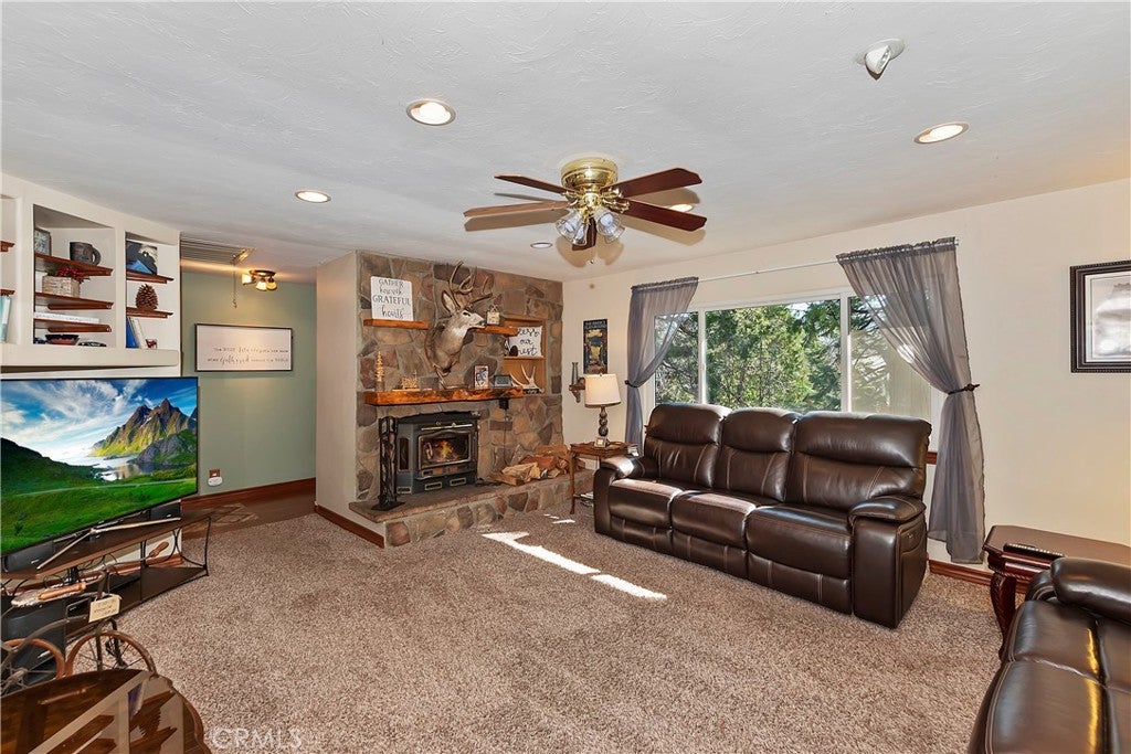 Lake Arrowhead, California, 92352, United States, 4 Bedrooms Bedrooms, ,3 BathroomsBathrooms,Residential,For Sale,1975175