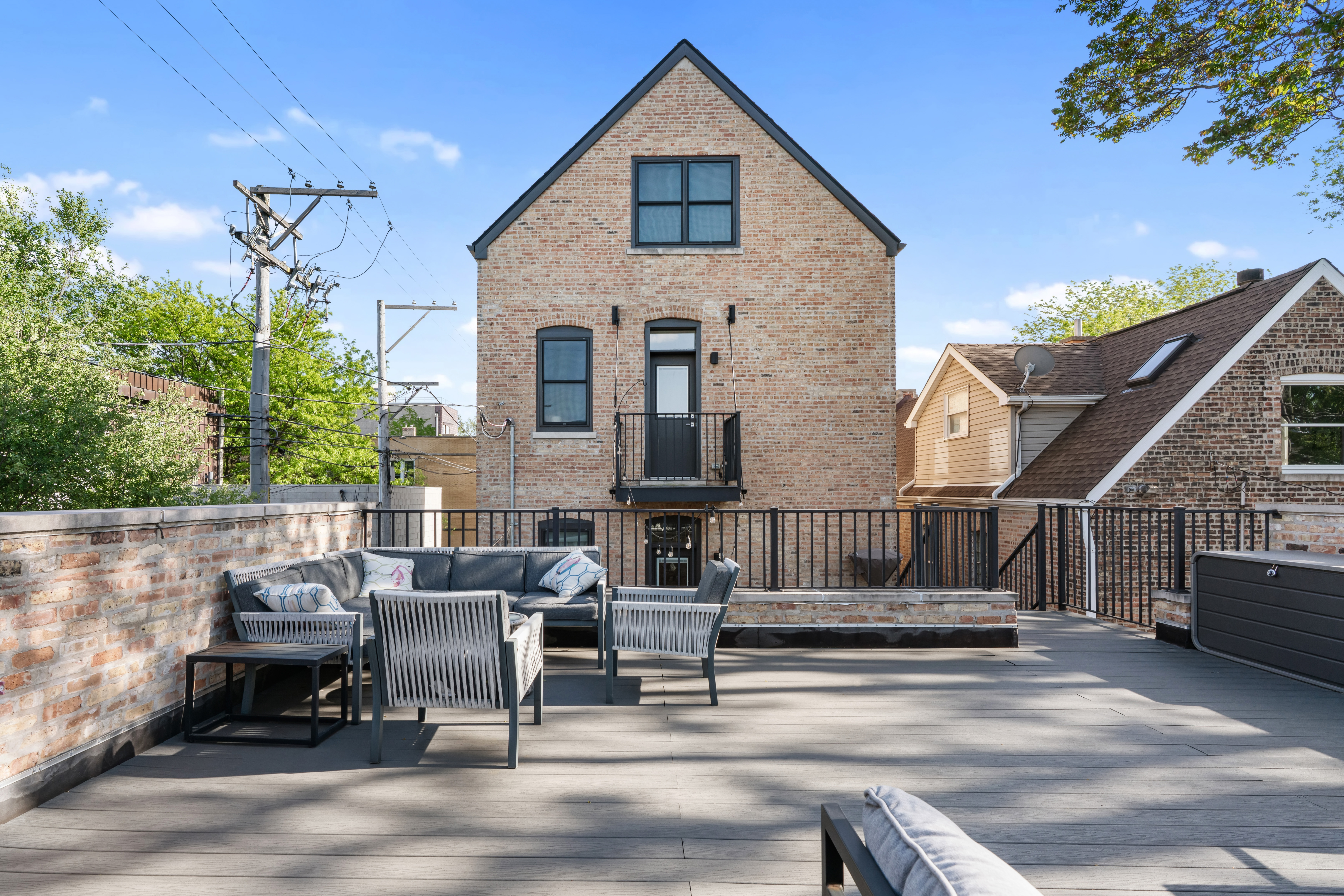 A Thoughtfully Designed Single-Family Residence - 物件實景
