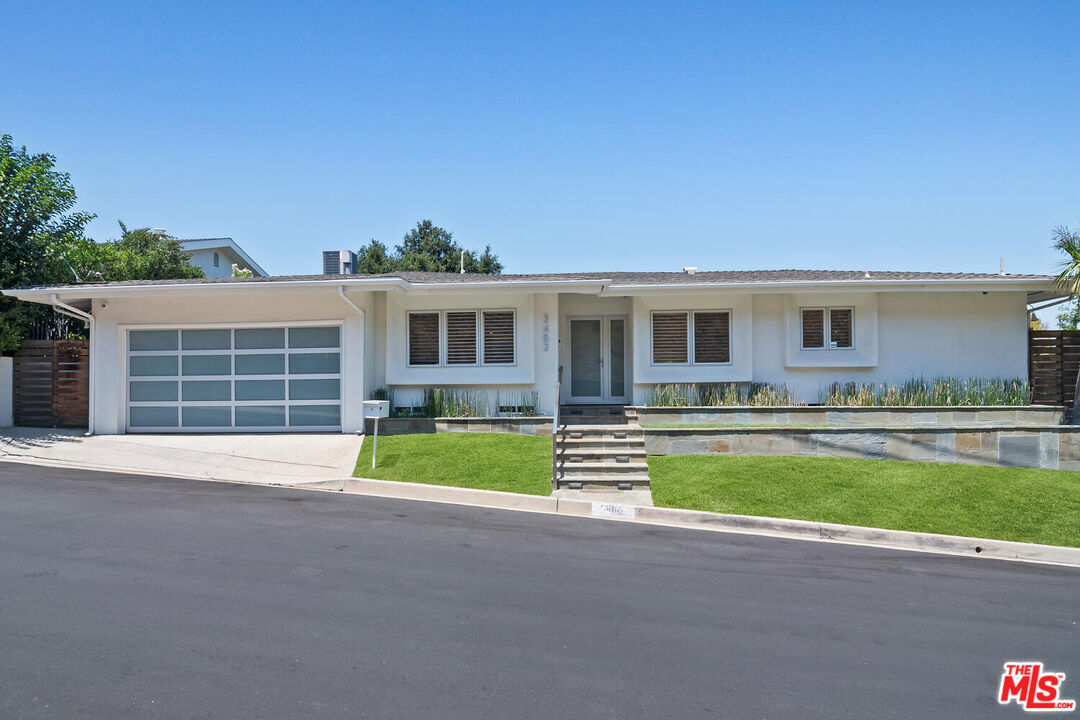 Sherman Oaks, California, 91403, United States, 3 Bedrooms Bedrooms, ,2 BathroomsBathrooms,Residential,For Sale,1940952