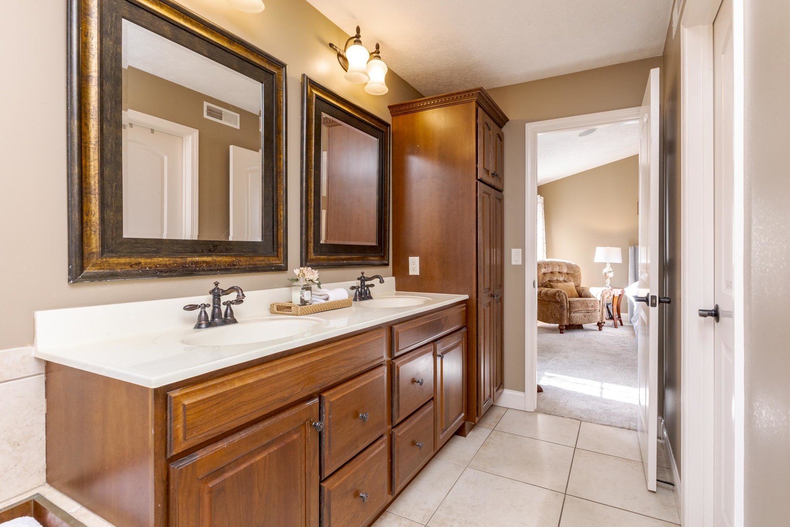 Bloomington, Illinois, 61704, United States, 4 Bedrooms Bedrooms, ,4 BathroomsBathrooms,Residential,For Sale,1996110