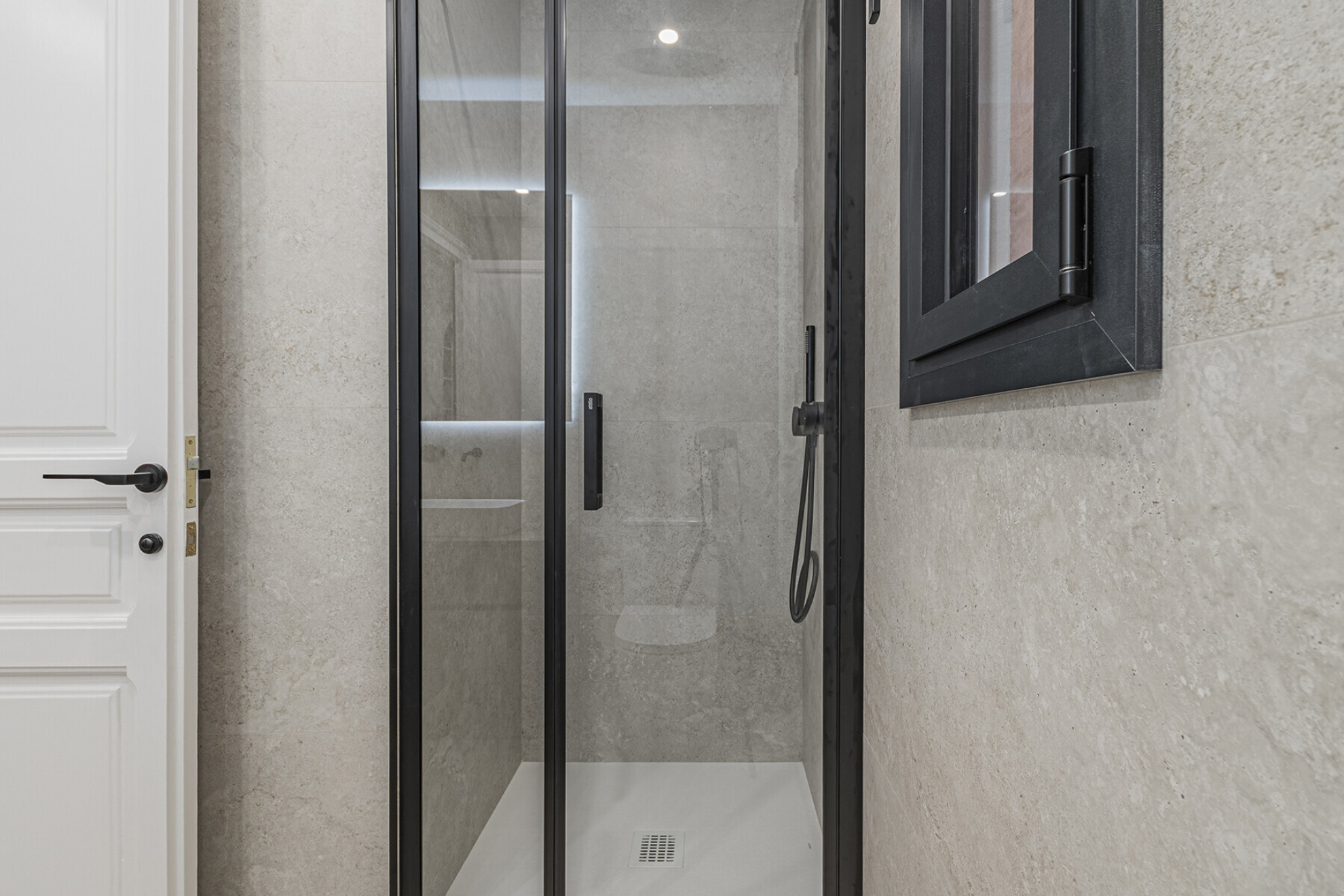  Exclusive brand new home in a regal estate on Mallorca Street - 物件實景