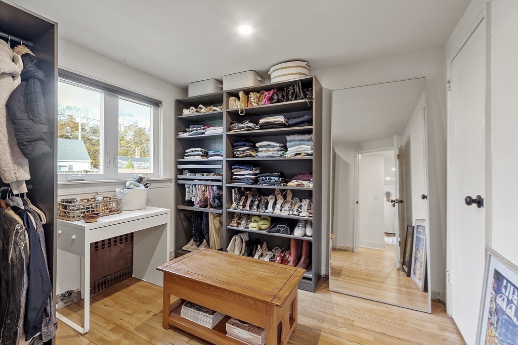 Peabody, Massachusetts, 01960, United States, 4 Bedrooms Bedrooms, ,1 BathroomBathrooms,Residential,For Sale,1990293