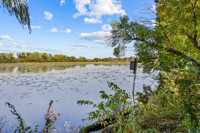 McHenry, Illinois, 60051, United States, 5 Bedrooms Bedrooms, ,3 BathroomsBathrooms,Residential,For Sale,1975629