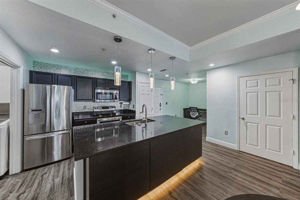 Tampa, Florida, 33602, United States, 2 Bedrooms Bedrooms, ,2 BathroomsBathrooms,Residential,For Sale,2002253