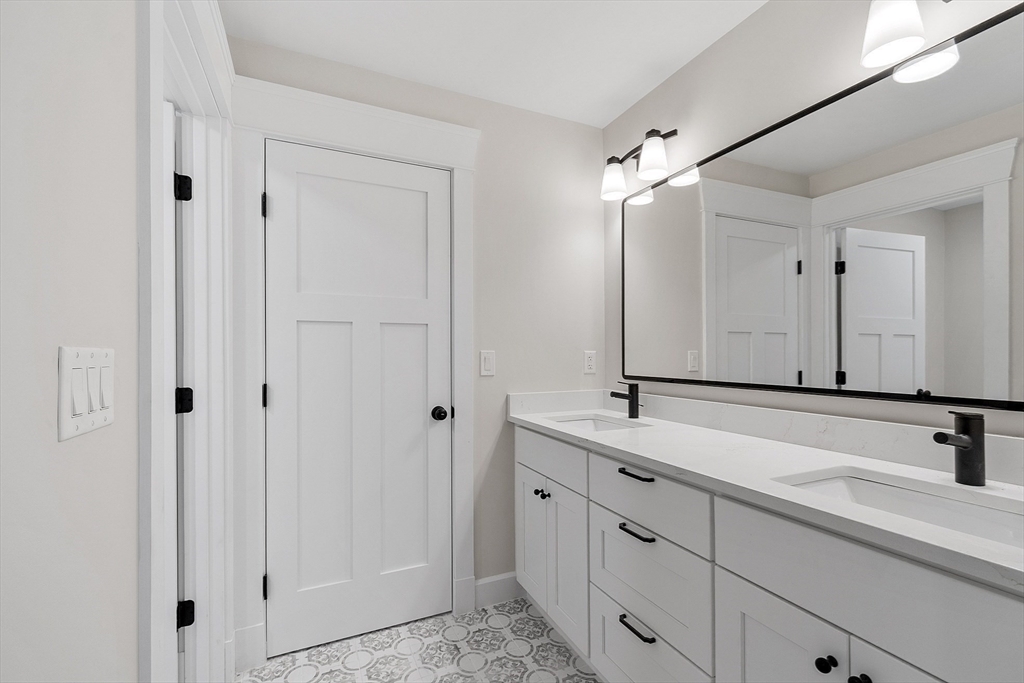 Carlisle, Massachusetts, 01741, United States, 5 Bedrooms Bedrooms, ,6 BathroomsBathrooms,Residential,For Sale,1792781