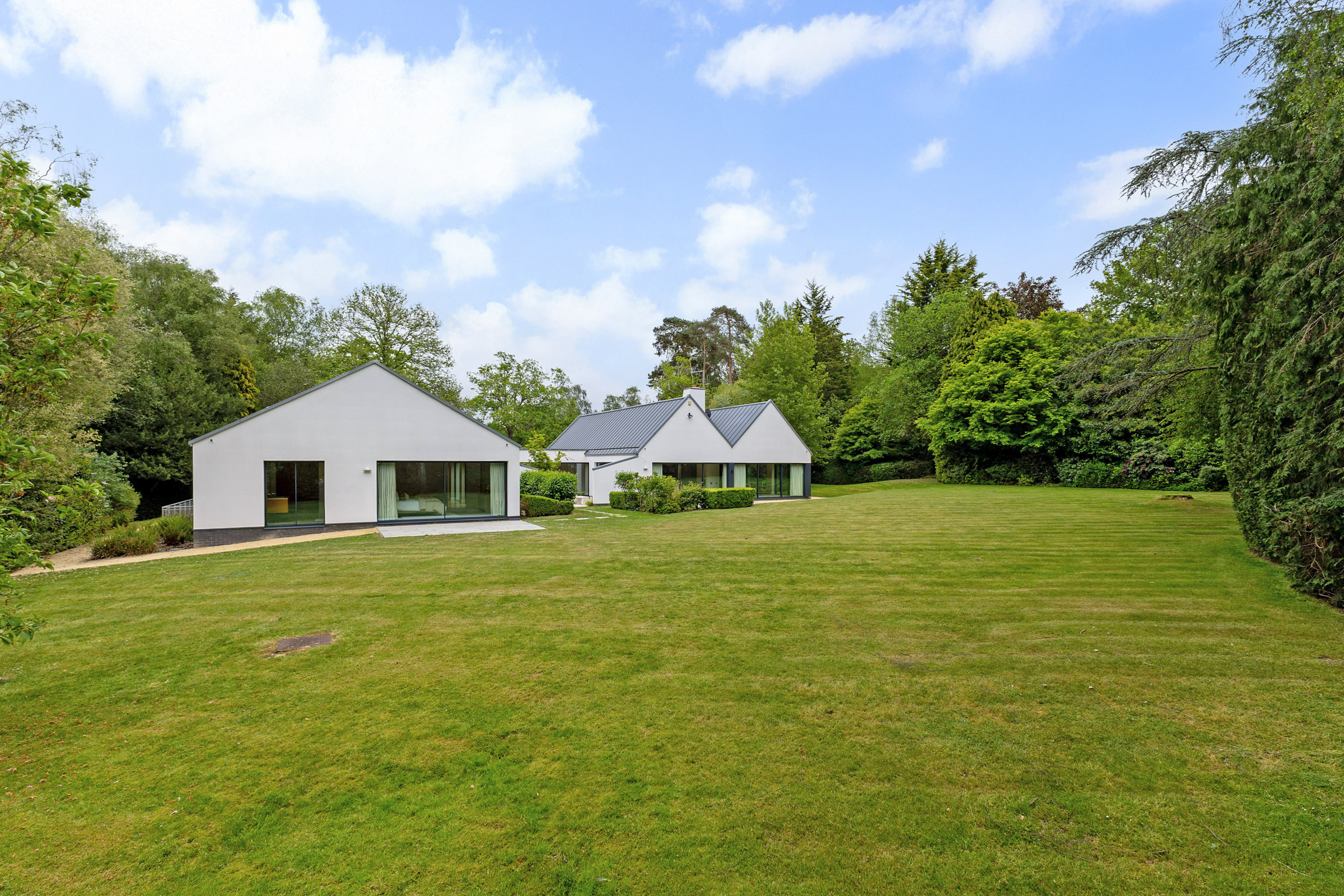  A Contemporary Five-Bedroom House with direct access onto Wentworth golf course - 物件實景