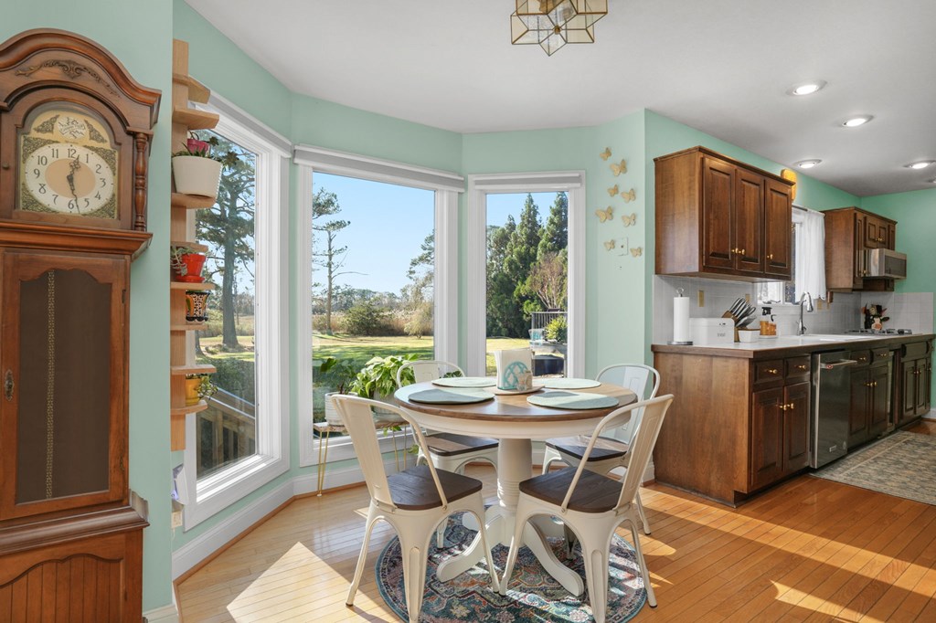 Onancok, Virginia, 23417, United States, 3 Bedrooms Bedrooms, ,3 BathroomsBathrooms,Residential,For Sale,1992886