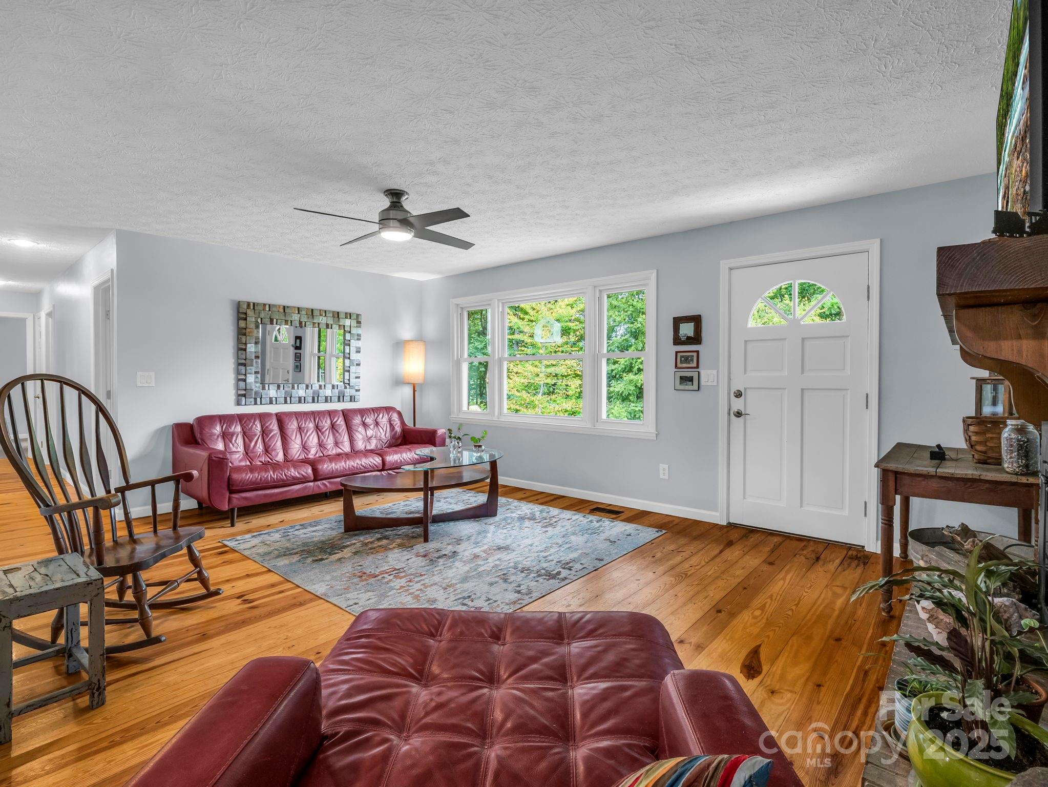 Saluda, North Carolina, 28773, United States, 4 Bedrooms Bedrooms, ,2 BathroomsBathrooms,Residential,For Sale,1978089