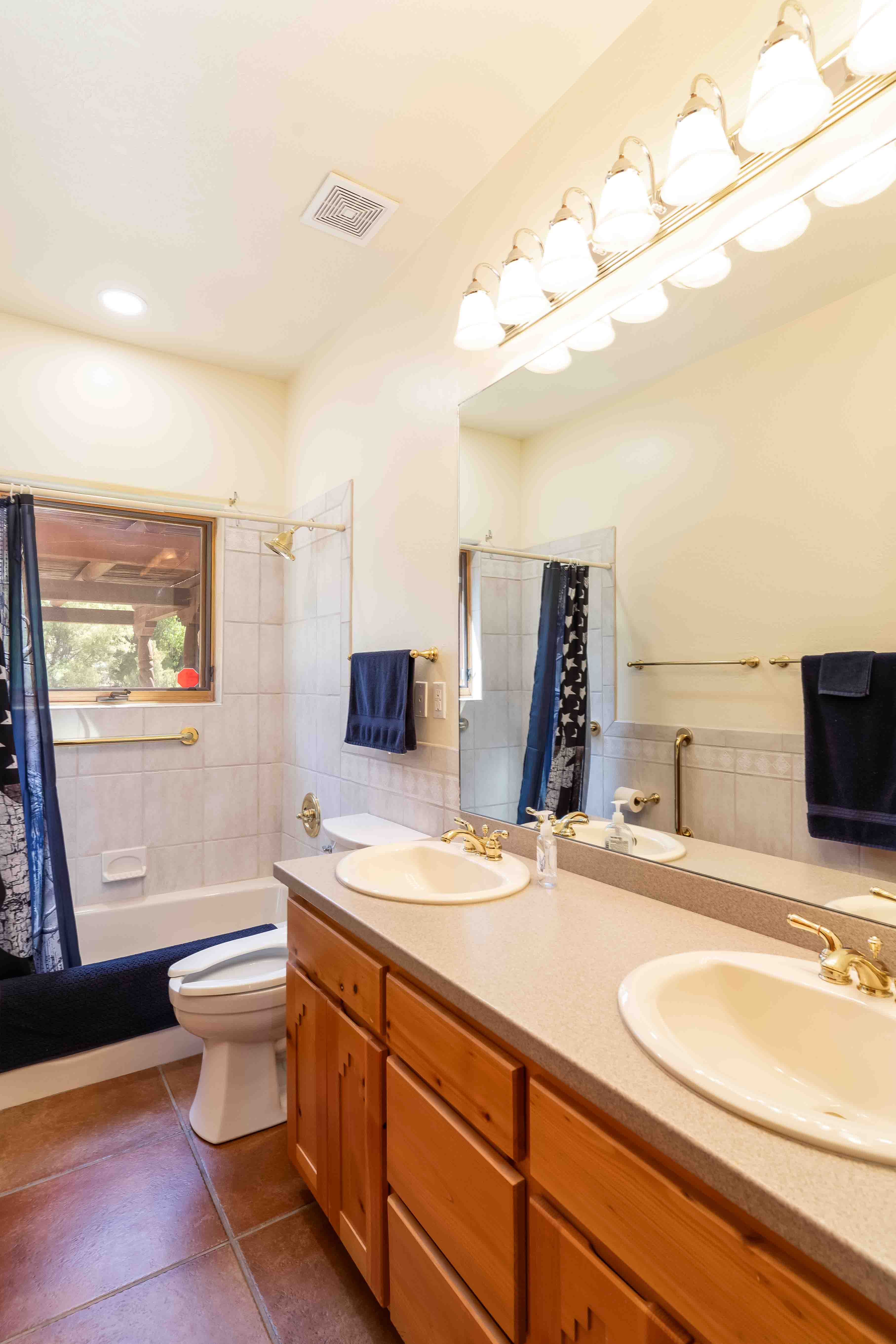 Aztec, New Mexico, 87410, United States, 4 Bedrooms Bedrooms, ,3 BathroomsBathrooms,Residential,For Sale,1974220