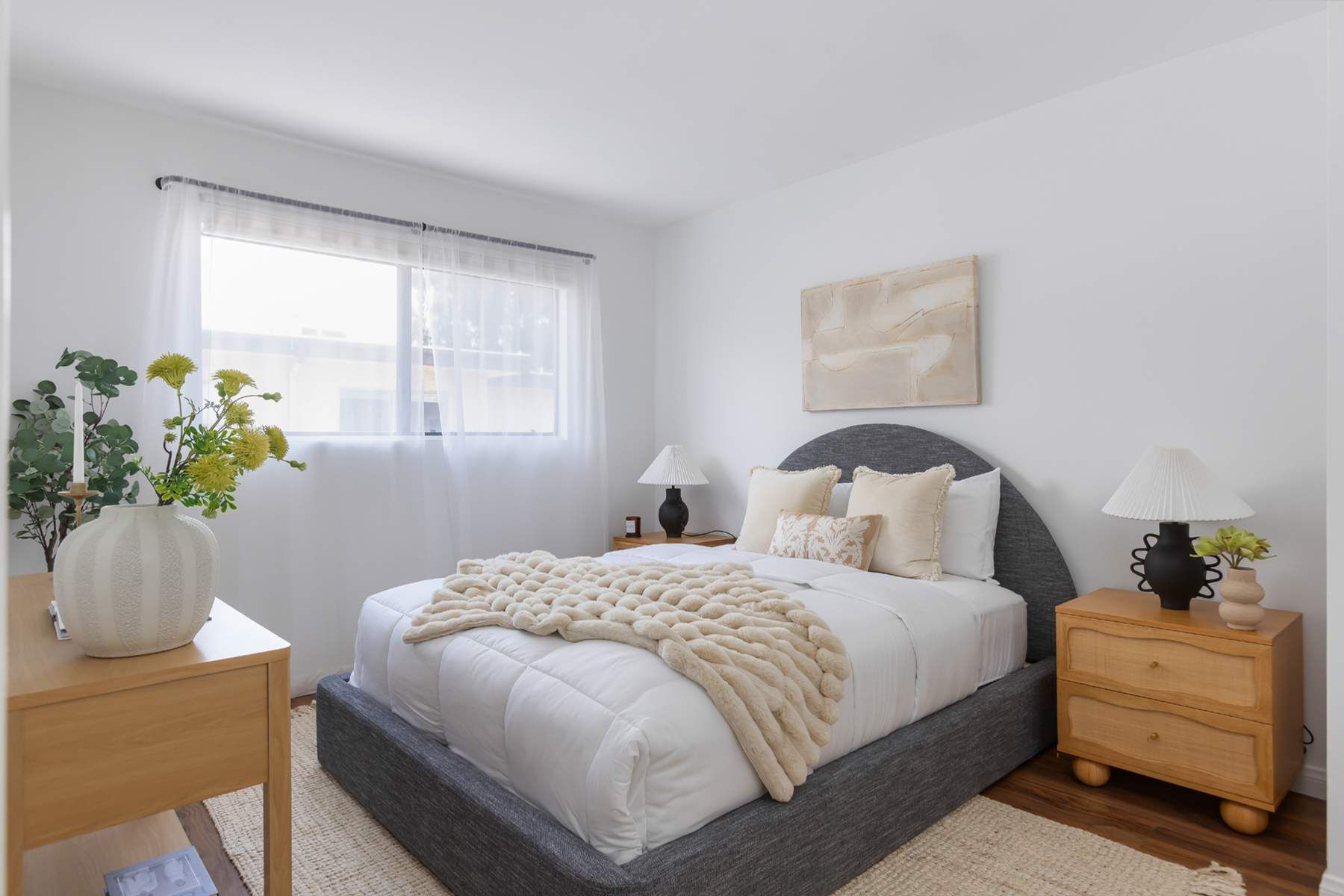  9131 Burnet Avenue, #5 - 物件實景