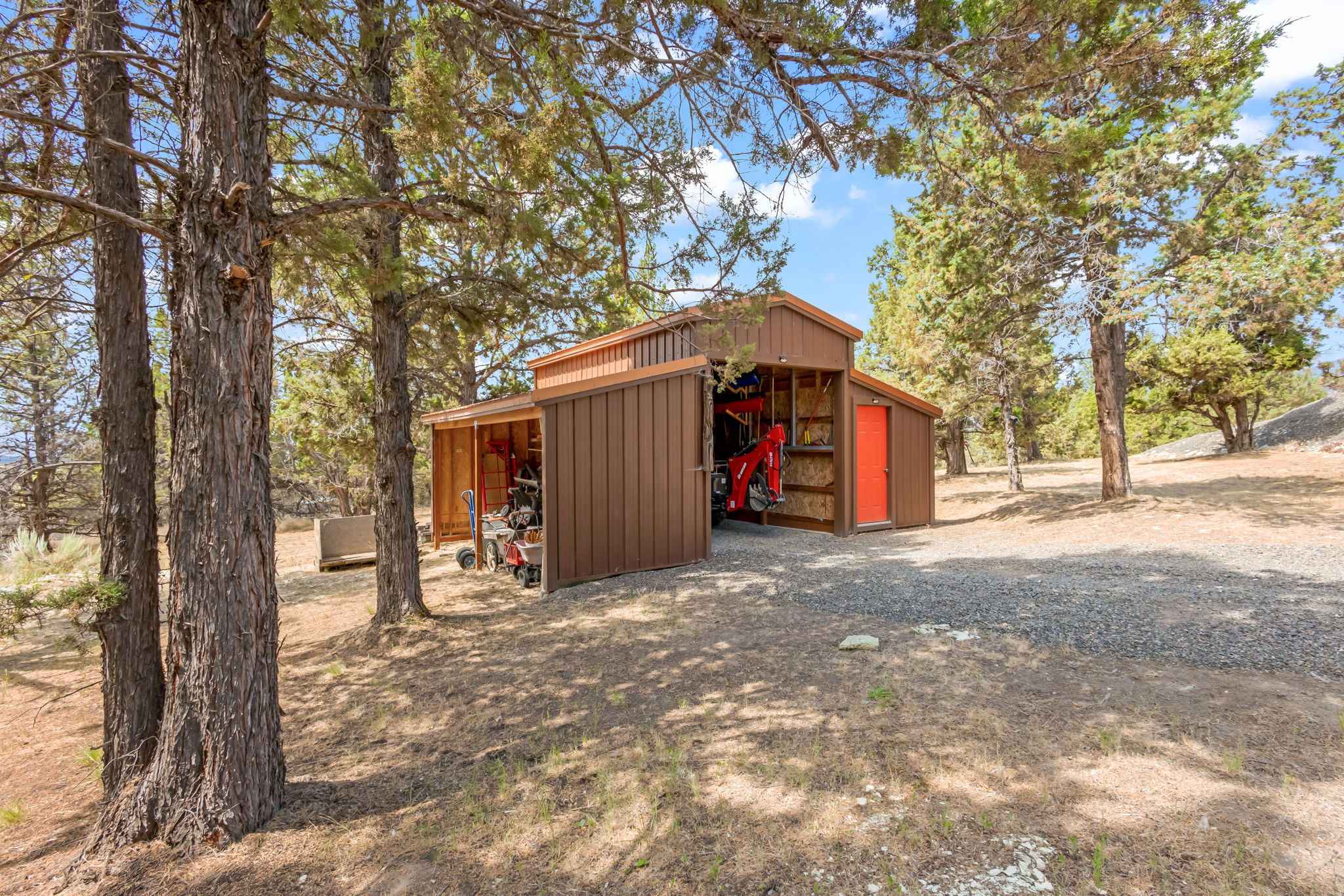 Prineville, Oregon, 97754, United States, 3 Bedrooms Bedrooms, ,4 BathroomsBathrooms,Residential,For Sale,1942116