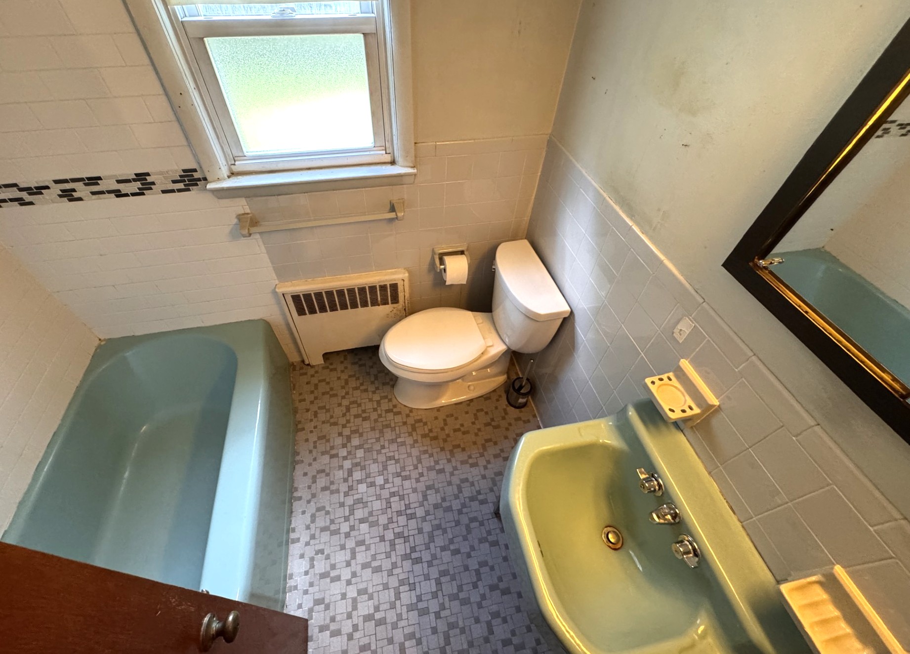 Yonkers, New York, 10703, United States, 3 Bedrooms Bedrooms, ,2 BathroomsBathrooms,Residential,For Sale,1942692