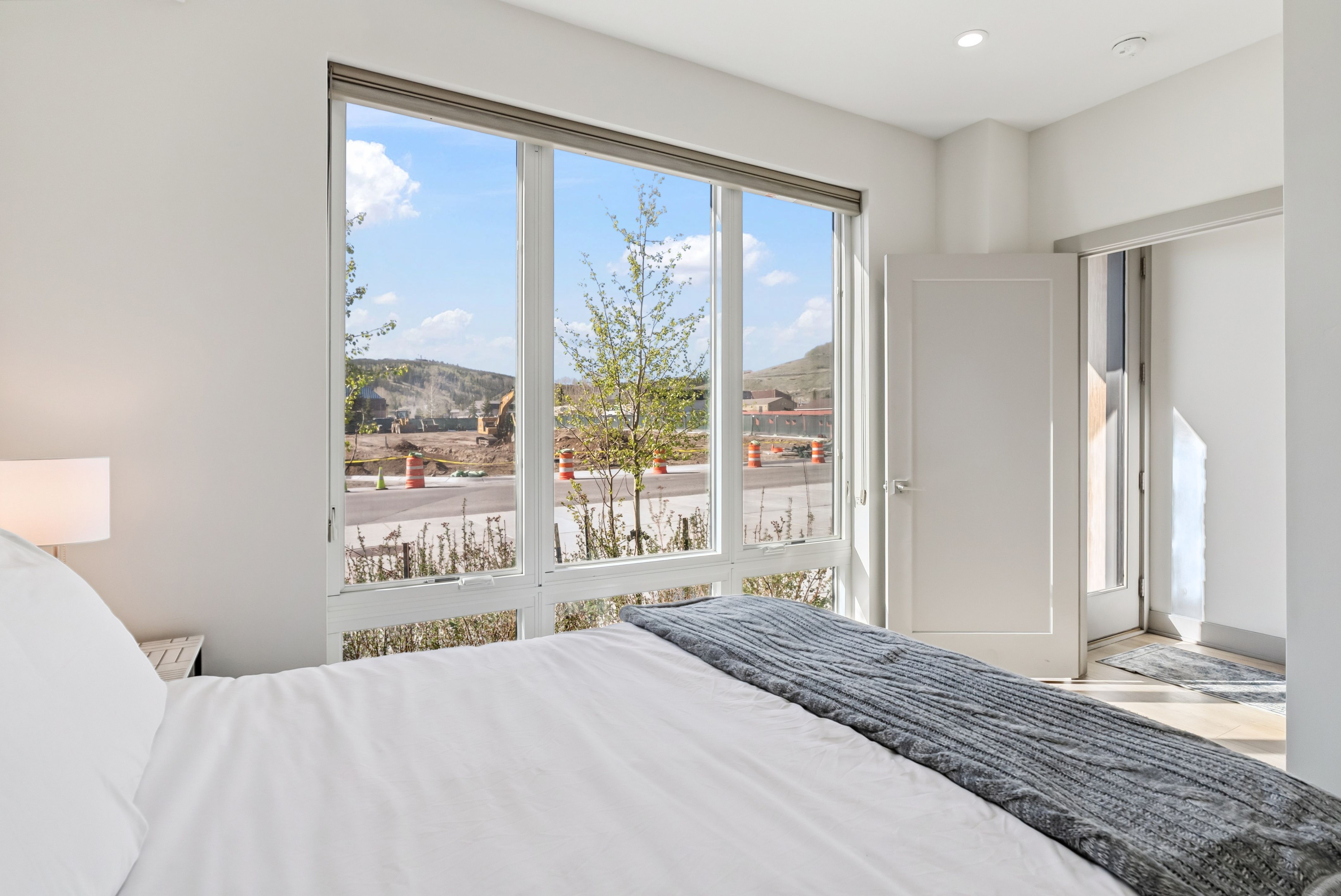  Modern Design Meets Mountain Living - 物件實景