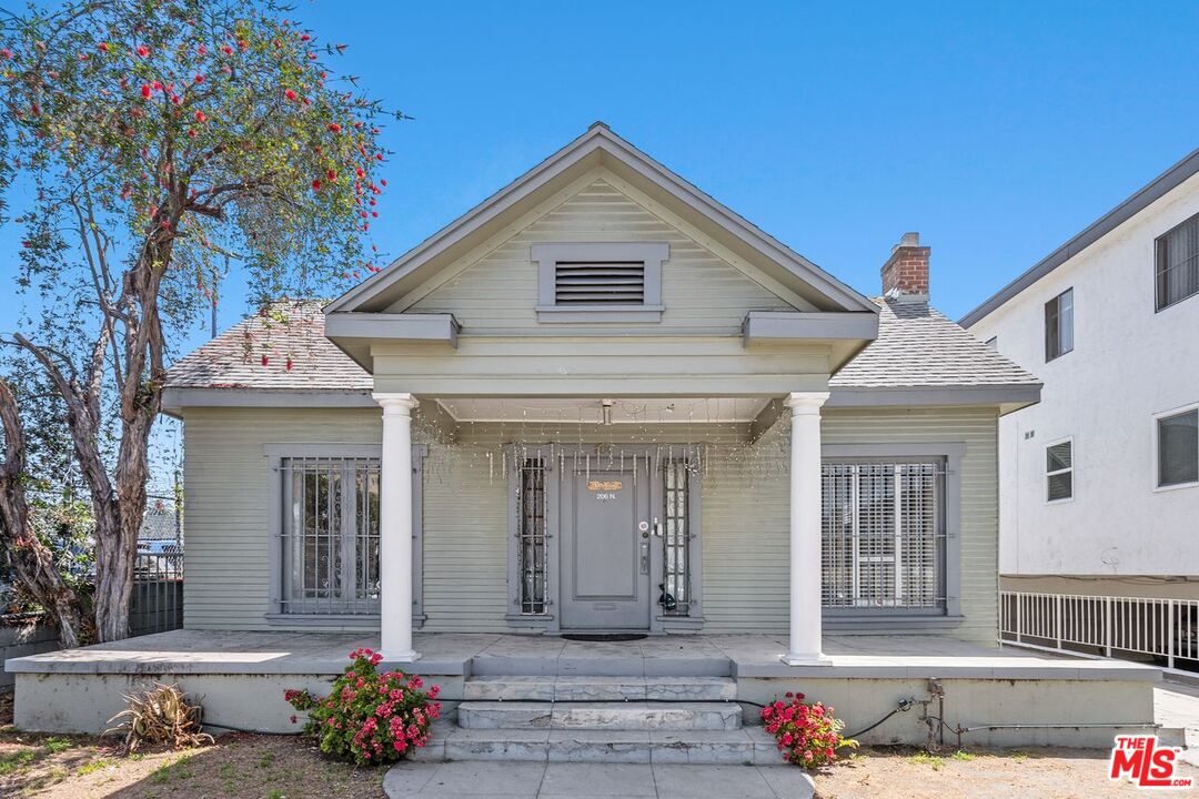 Los Angeles, California, 90004, United States, 3 Bedrooms Bedrooms, ,1 BathroomBathrooms,Residential,For Sale,1896510