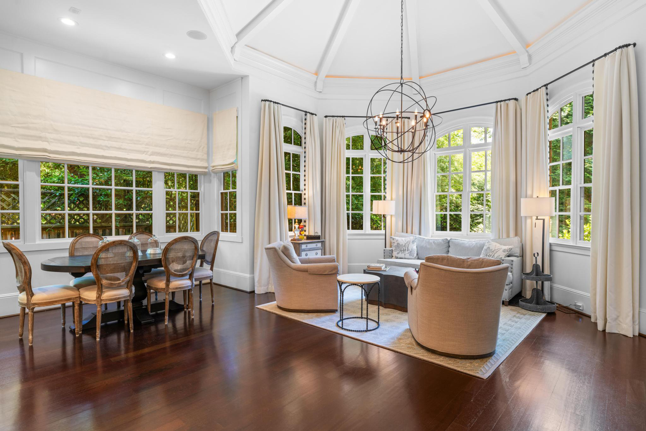  Sophisticated Newer Custom-built Home in Desirable Garden Hills - 物件實景