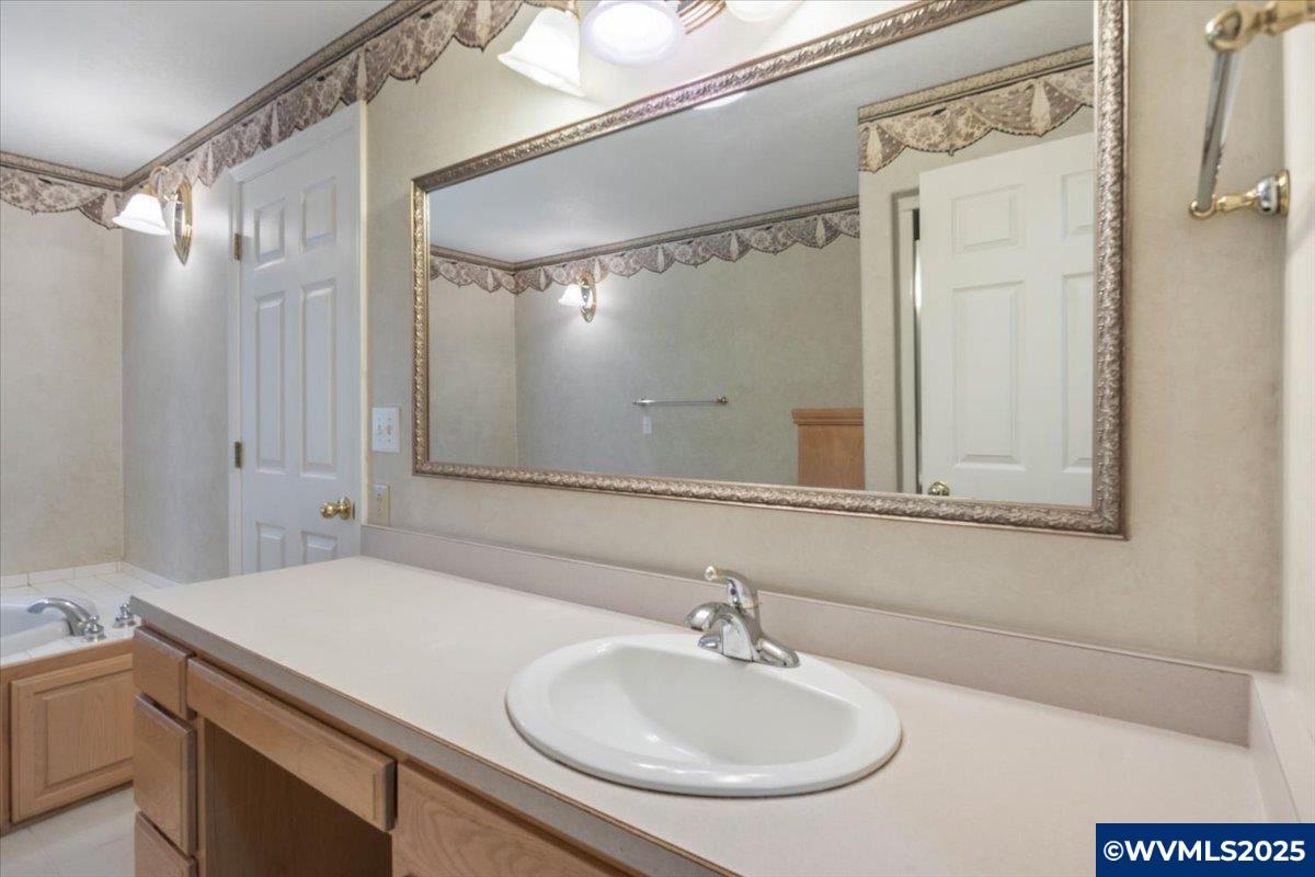 Lebanon, Oregon, 97355, United States, 3 Bedrooms Bedrooms, ,2 BathroomsBathrooms,Residential,For Sale,1991965