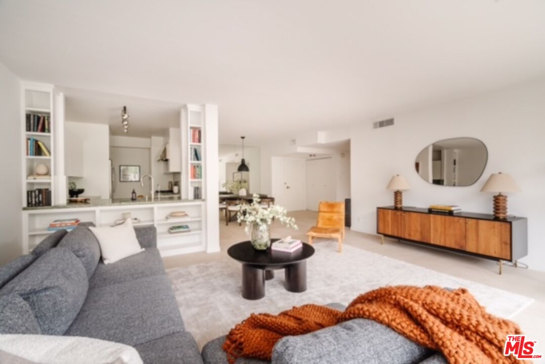 West Hollywood, California, 90069, United States, 1 Bedroom Bedrooms, ,1 BathroomBathrooms,Residential,For Sale,1891837