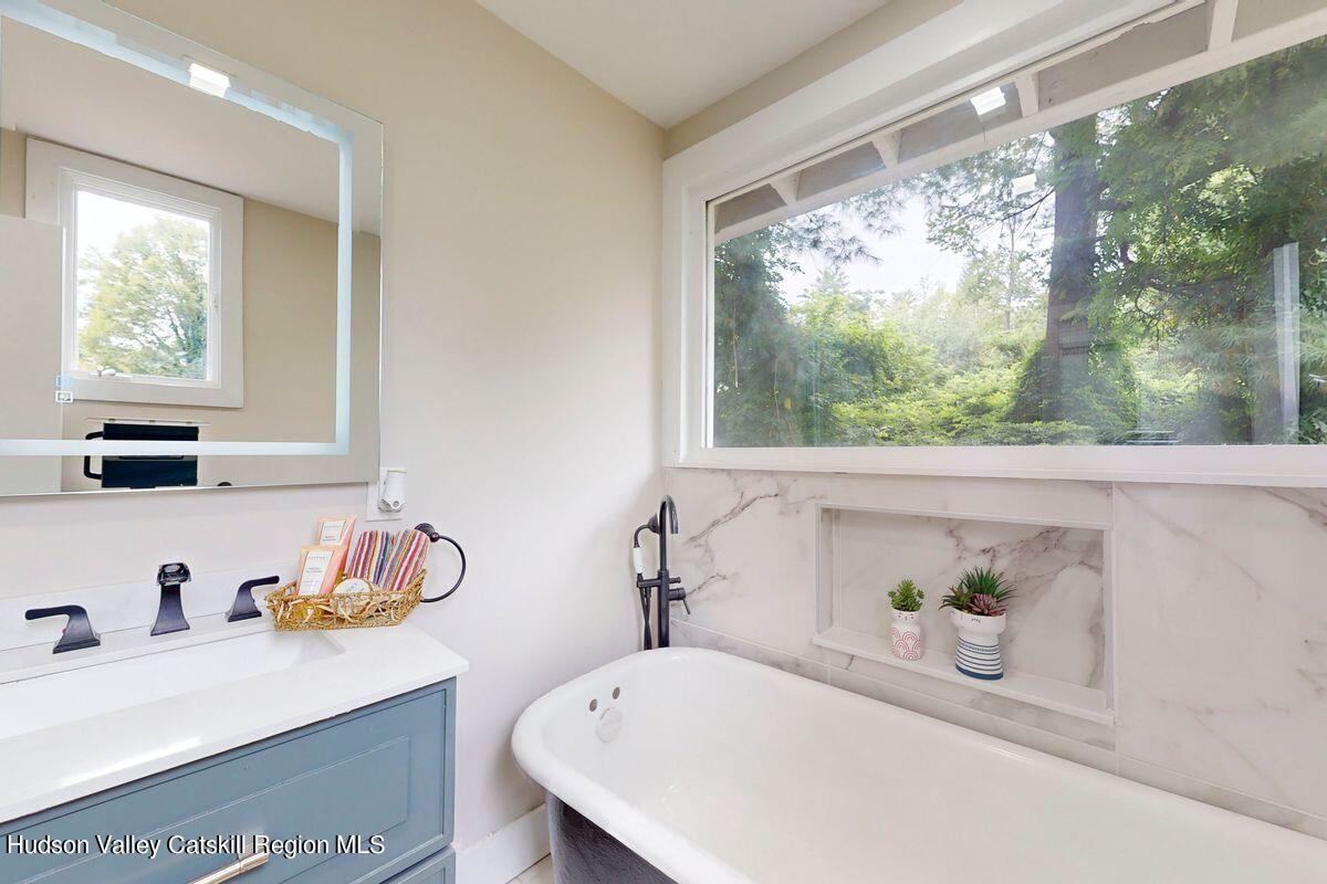 Woodstock, New York, 12498, United States, 4 Bedrooms Bedrooms, ,3 BathroomsBathrooms,Residential,For Sale,1991084