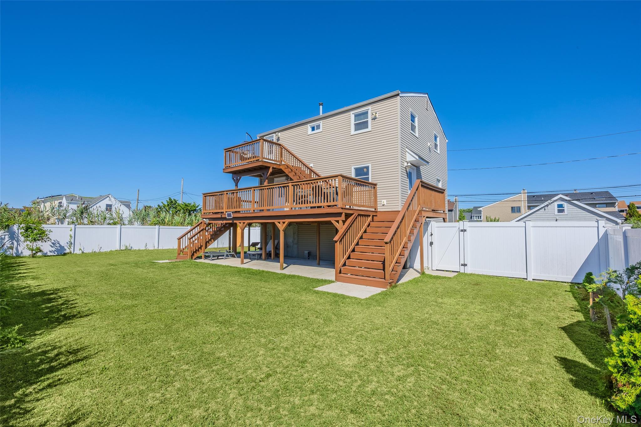 Lindenhurst, New York, 11757, United States, 3 Bedrooms Bedrooms, ,2 BathroomsBathrooms,Residential,For Sale,1996018
