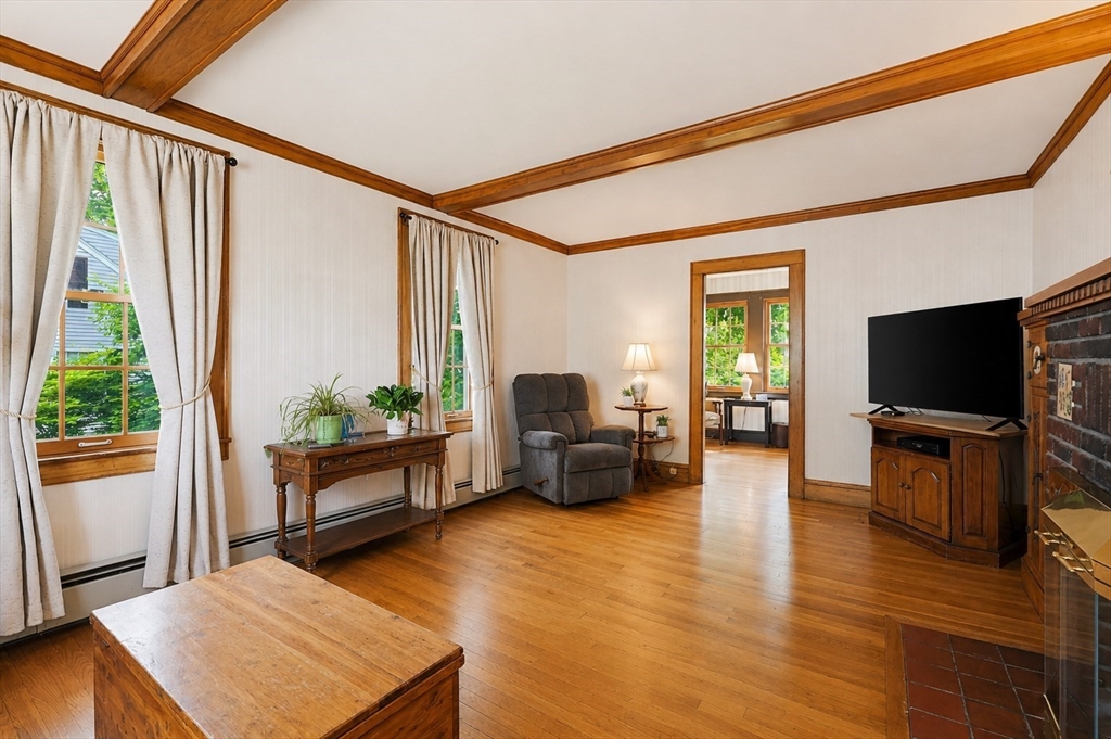Norwood, Massachusetts, 02062, United States, 4 Bedrooms Bedrooms, ,2 BathroomsBathrooms,Residential,For Sale,2048084