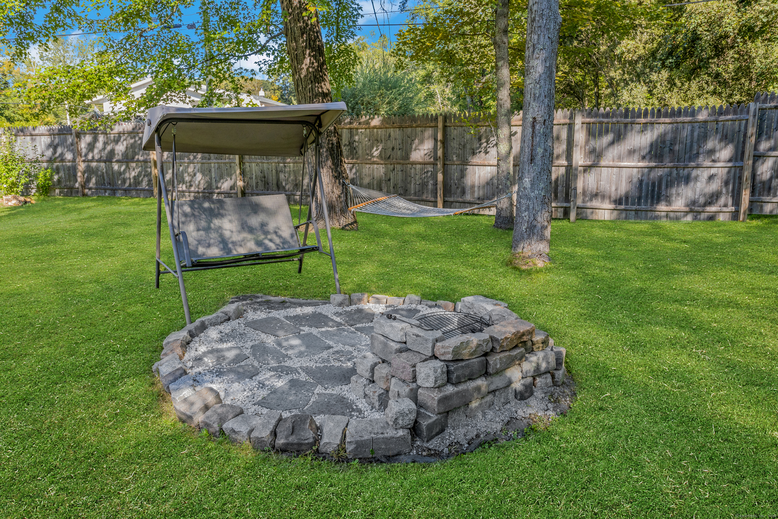 Brookfield, Connecticut, 06804, United States, 3 Bedrooms Bedrooms, ,2 BathroomsBathrooms,Residential,For Sale,1934306