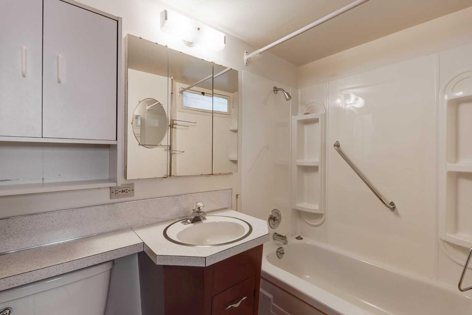 CALGARY, Alberta, T3E 2S7, CA, 3 Bedrooms Bedrooms, ,2 BathroomsBathrooms,Residential,For Sale,1896570