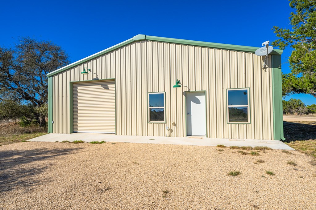 Kerrville, Texas, 78028, United States, 4 Bedrooms Bedrooms, ,5 BathroomsBathrooms,Residential,For Sale,1740072