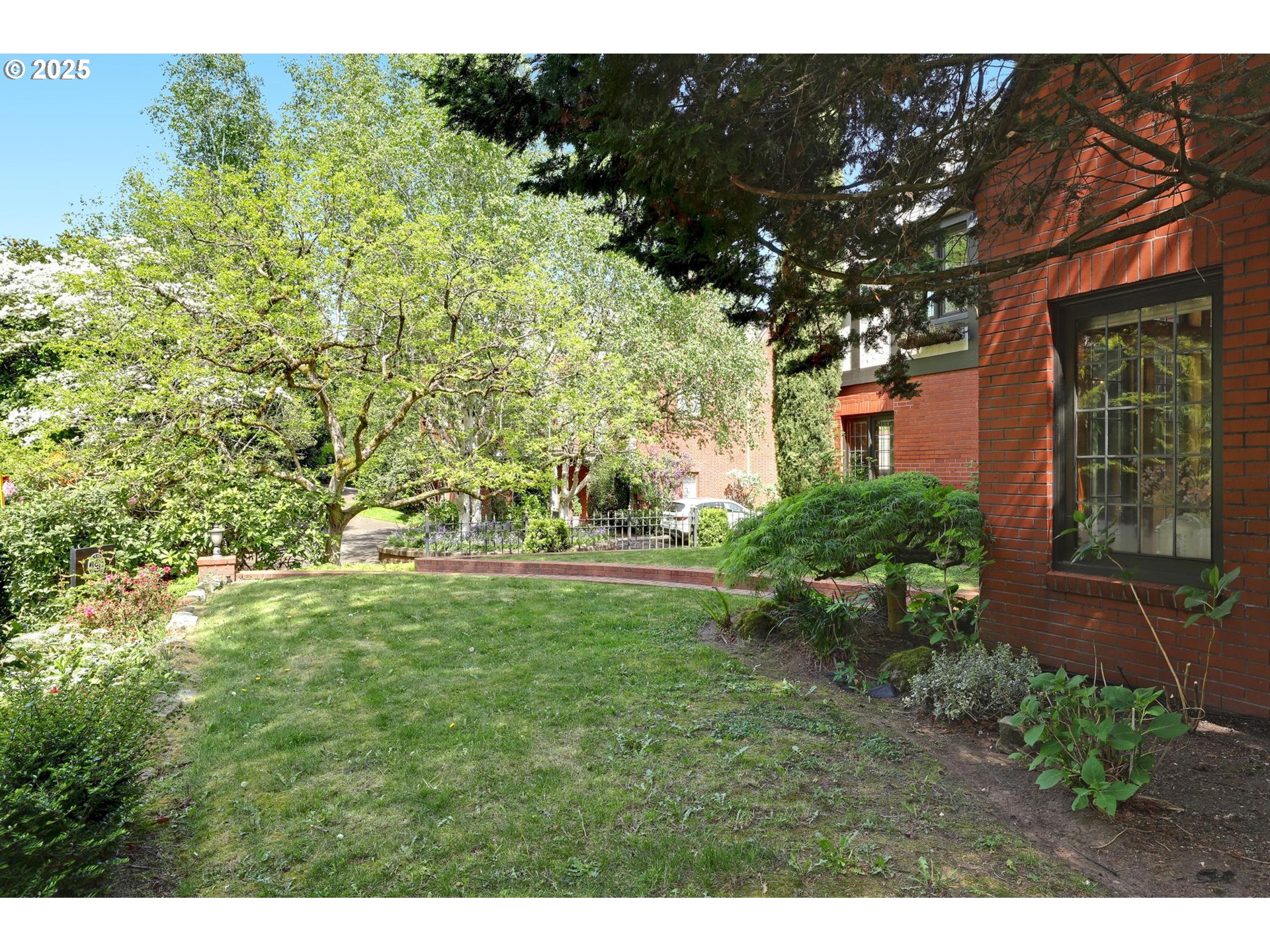 Portland, Oregon, 97205, United States, 4 Bedrooms Bedrooms, ,4 BathroomsBathrooms,Residential,For Sale,1795097