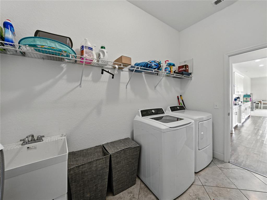 Lakeland, Florida, 33813, United States, 4 Bedrooms Bedrooms, ,3 BathroomsBathrooms,Residential,For Sale,1829235