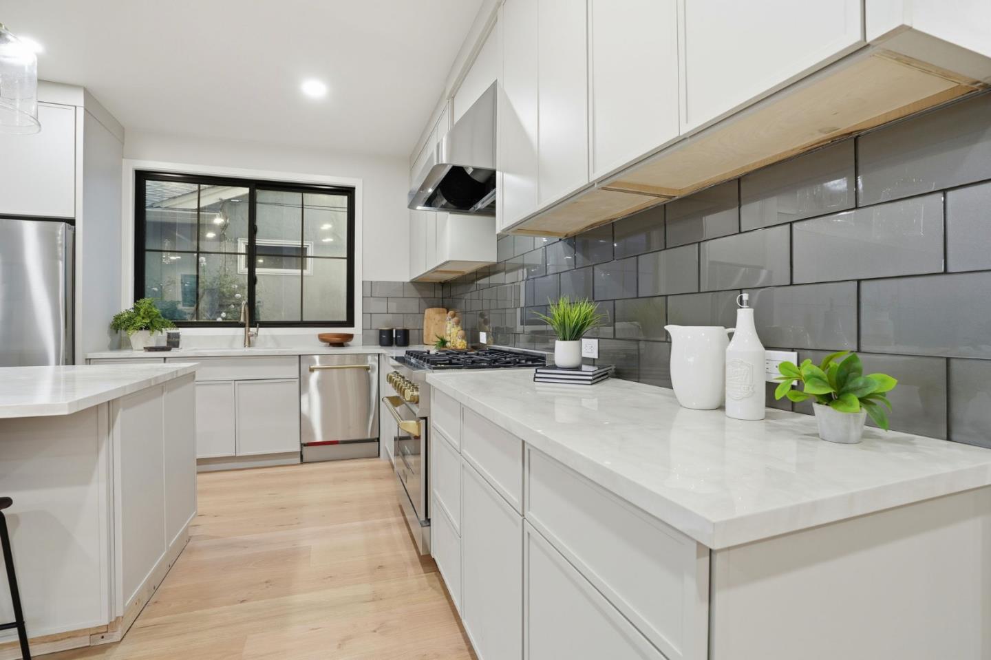 San Carlos, California, 94070, United States, 4 Bedrooms Bedrooms, ,4 BathroomsBathrooms,Residential,For Sale,1989305