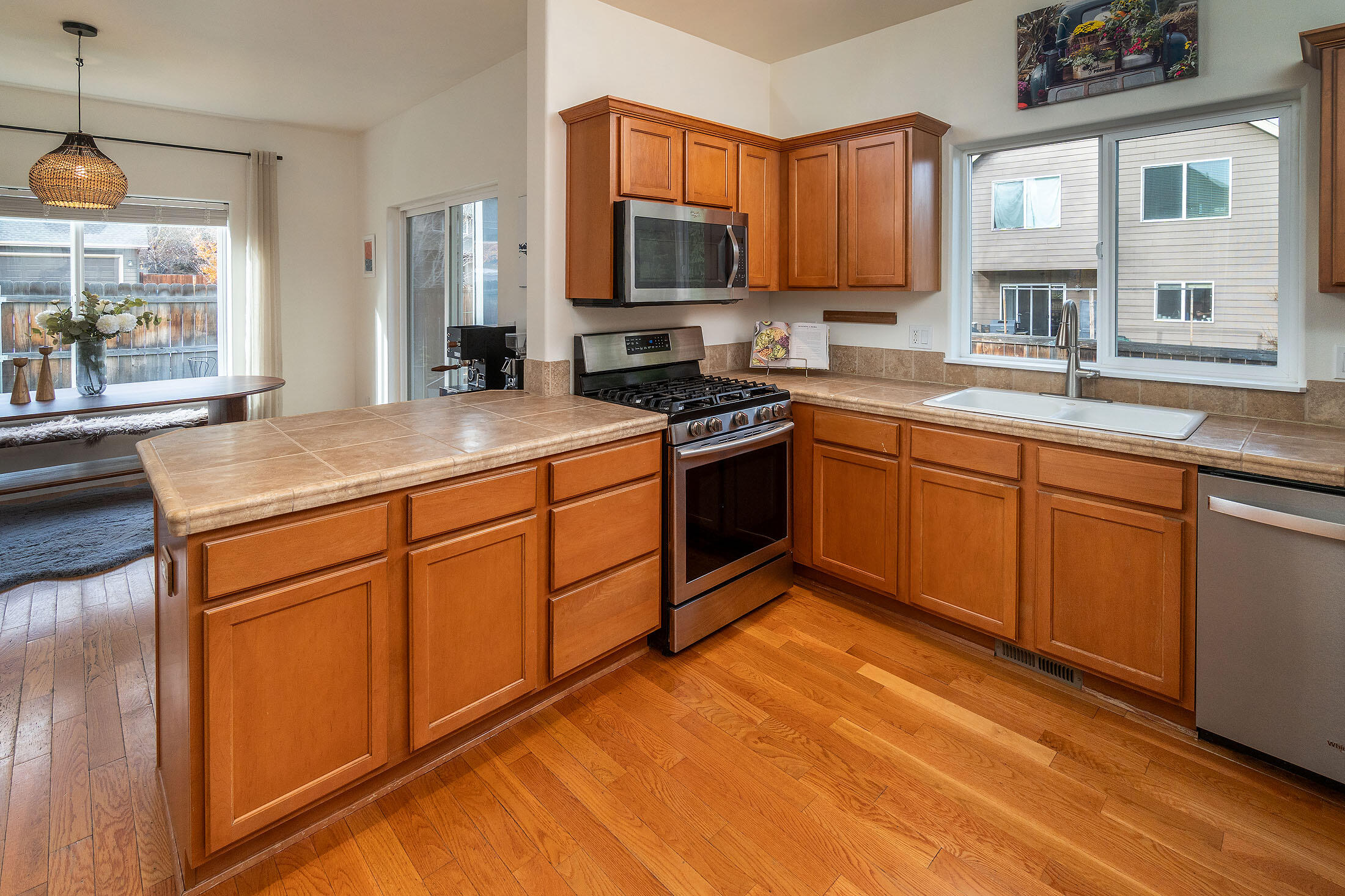 Bend, Oregon, 97701, United States, 3 Bedrooms Bedrooms, ,3 BathroomsBathrooms,Residential,For Sale,1991752