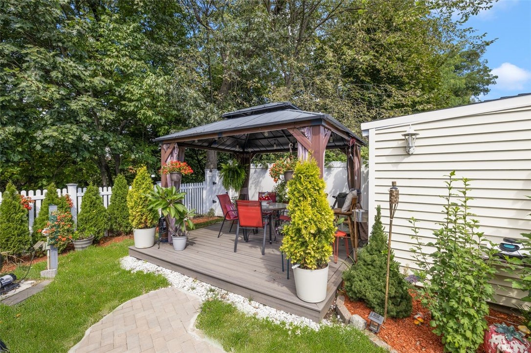 Cranston, Rhode Island, 02910, United States, 3 Bedrooms Bedrooms, ,3 BathroomsBathrooms,Residential,For Sale,1969292