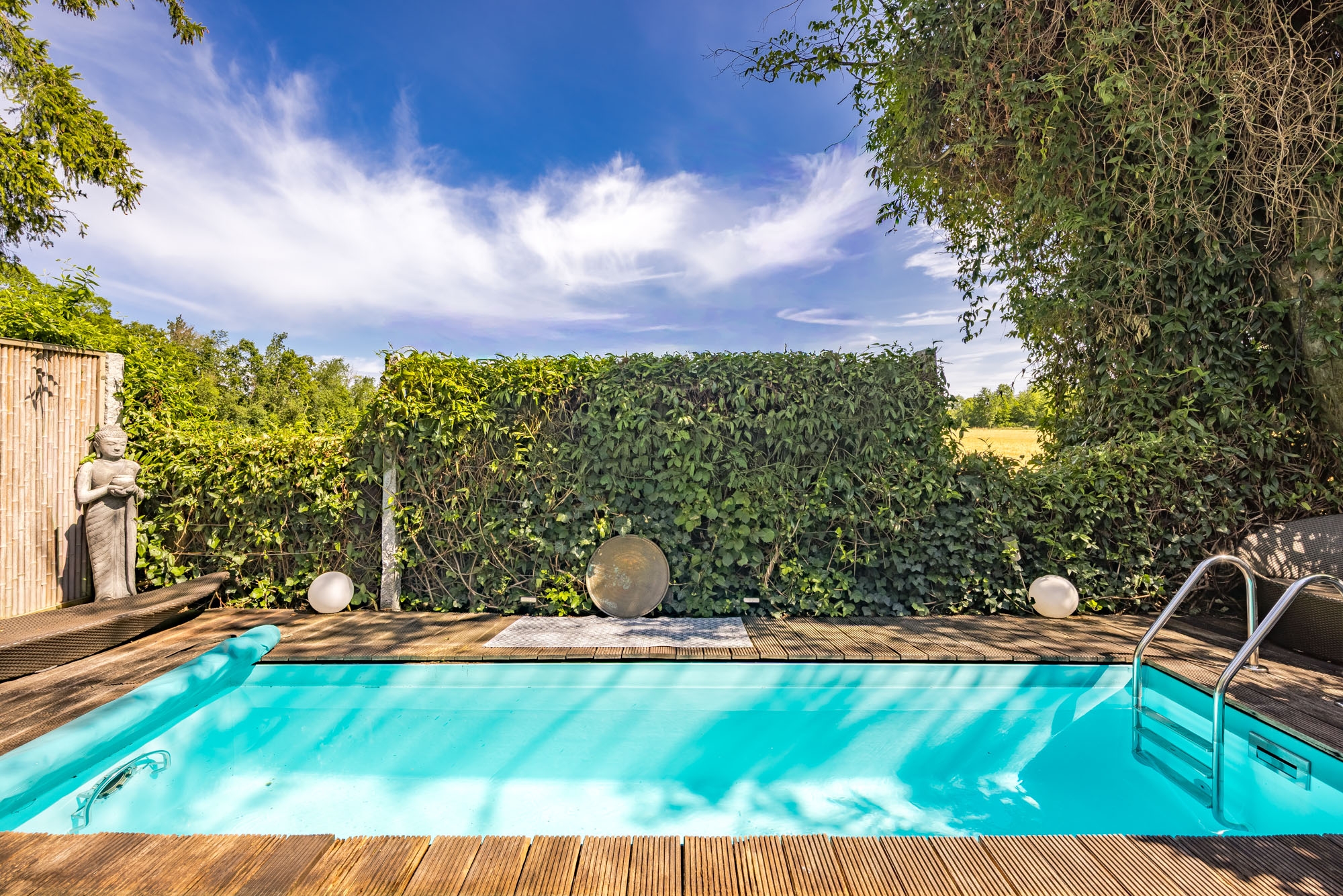  Living Between Nature and the City – Semi-Detached House with a Pool - 物件實景