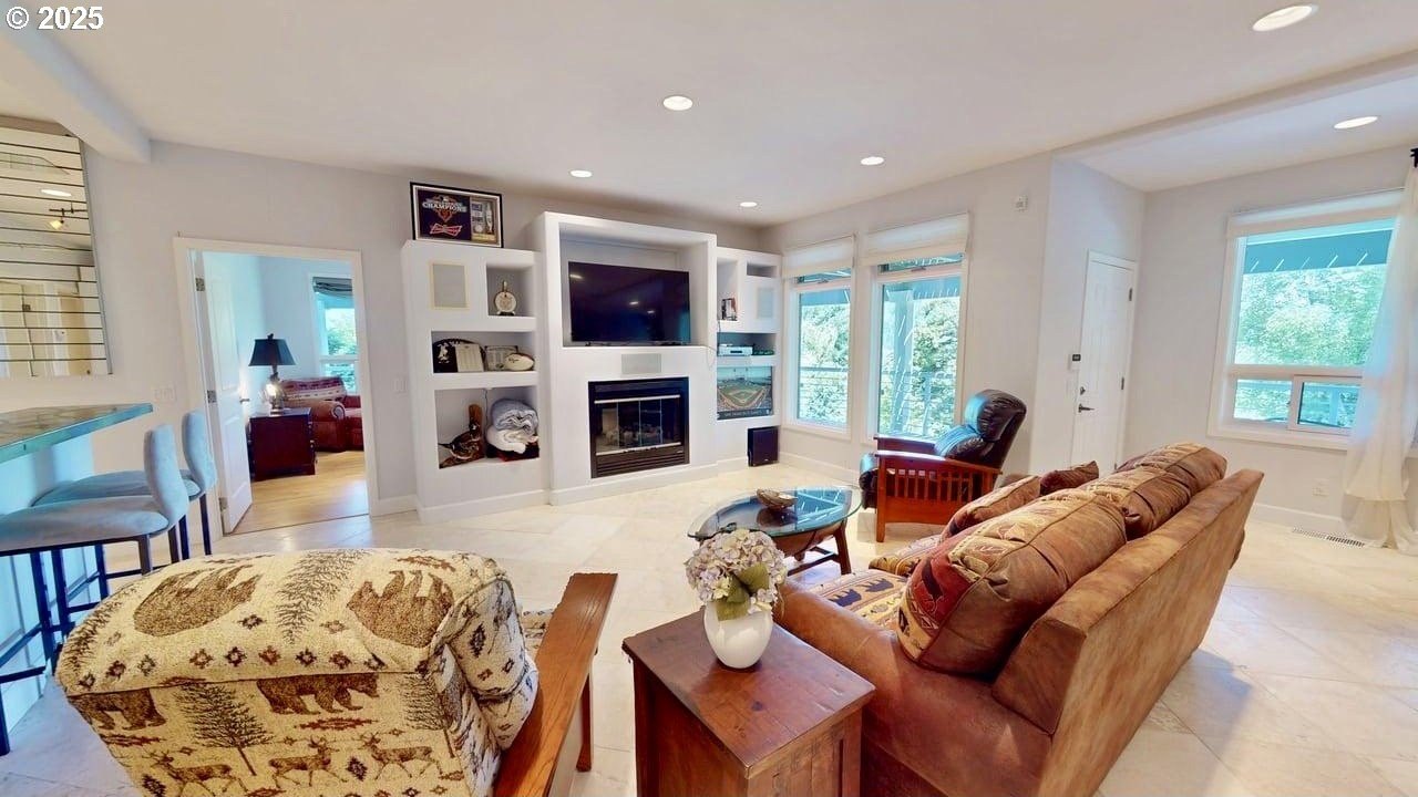 Gold Beach, Oregon, 97444, United States, 3 Bedrooms Bedrooms, ,5 BathroomsBathrooms,Residential,For Sale,1974377