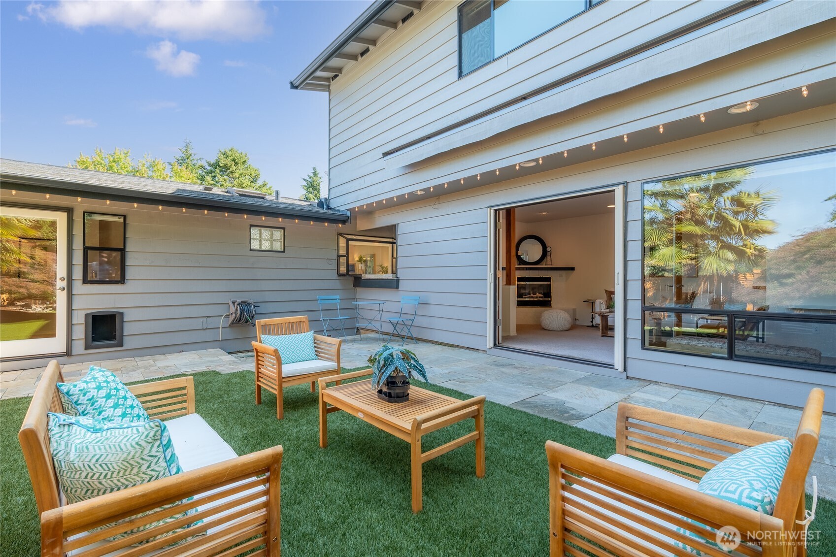 Kirkland, Washington, 98033, United States, 3 Bedrooms Bedrooms, ,2 BathroomsBathrooms,Residential,For Sale,1988237