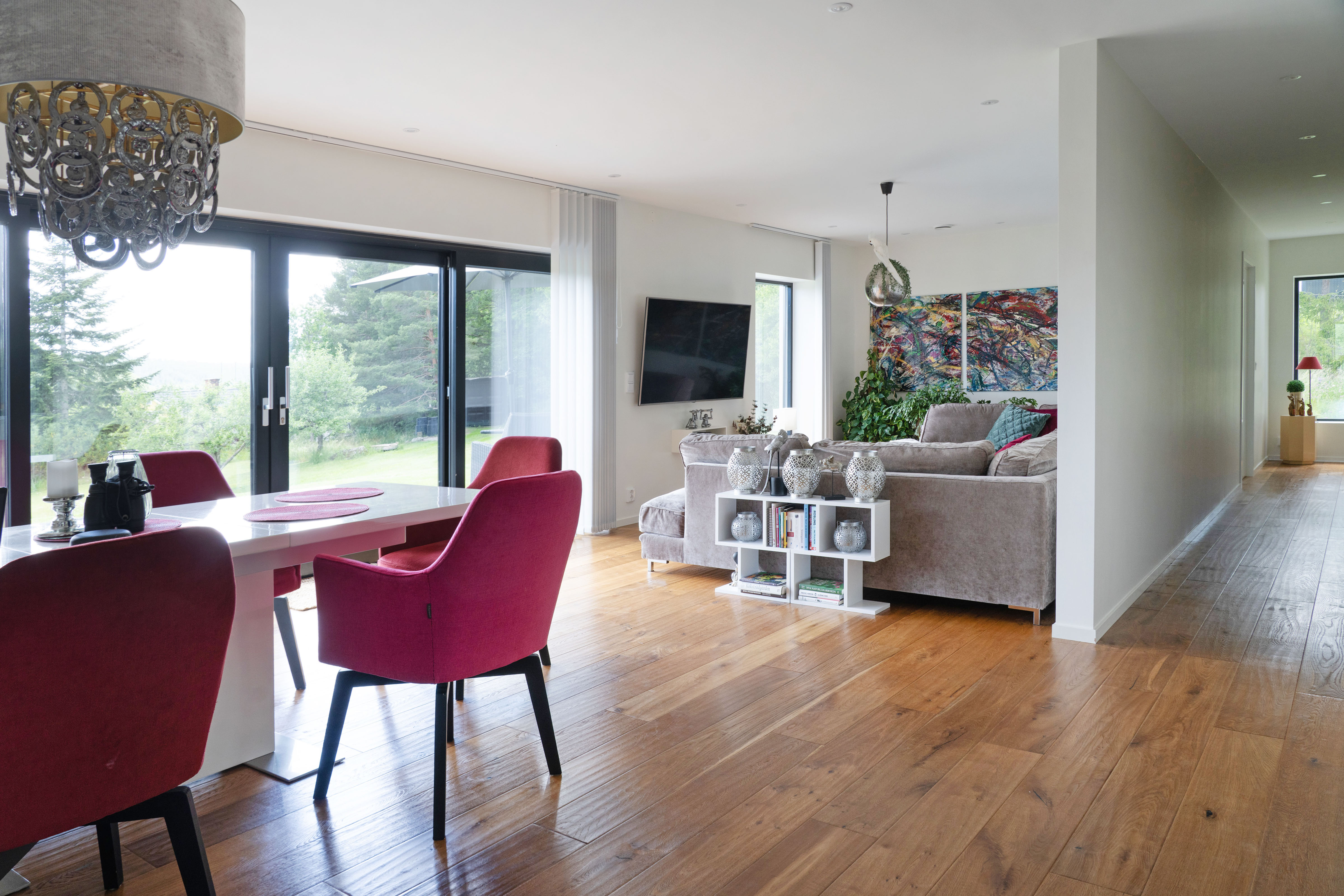  Modern Villa with Open Views, Subdividable Plot and Exceptional Commuter options - 物件實景
