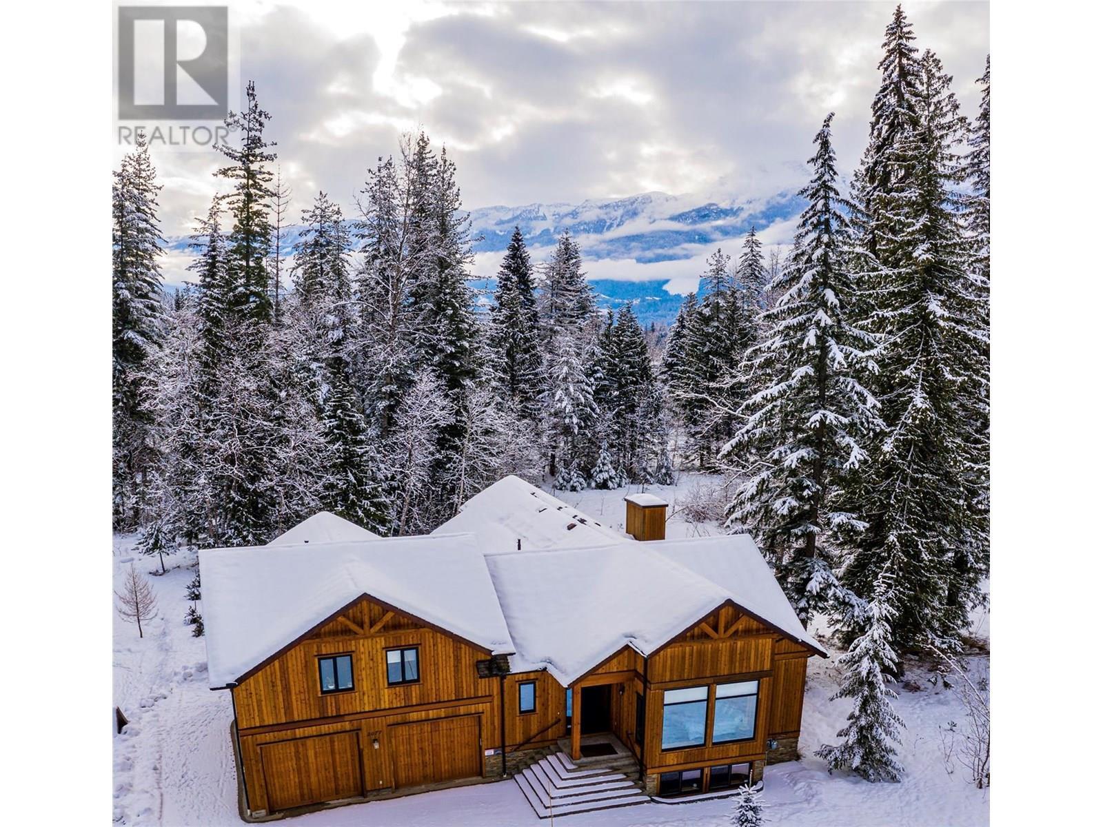 REVELSTOKE, British Columbia, V0E 2S3, CA, 6 Bedrooms Bedrooms, ,4 BathroomsBathrooms,Residential,For Sale,1912503