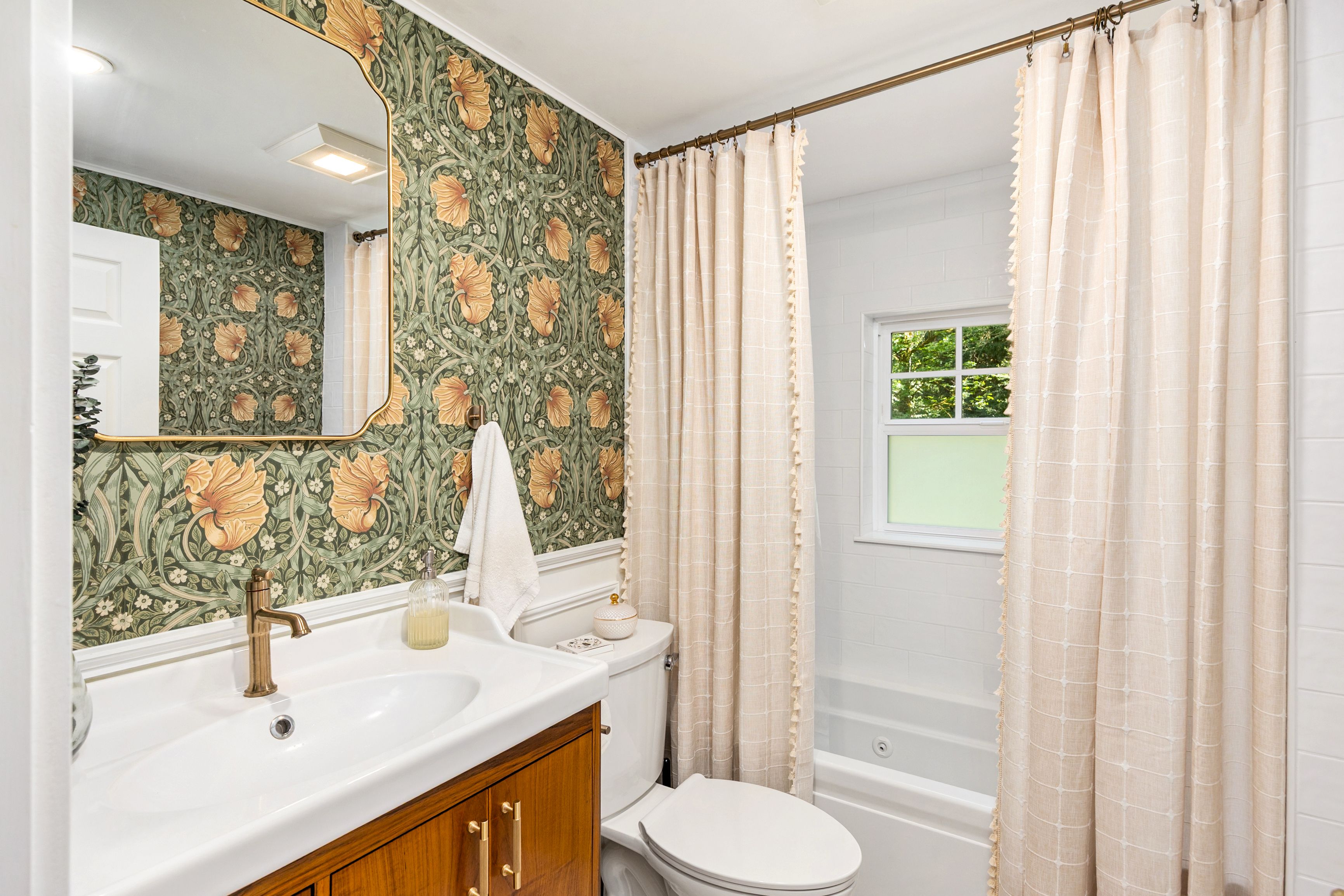  14268 N Madison Avenue NE, Bainbridge Island, WA 98110 - 物件實景