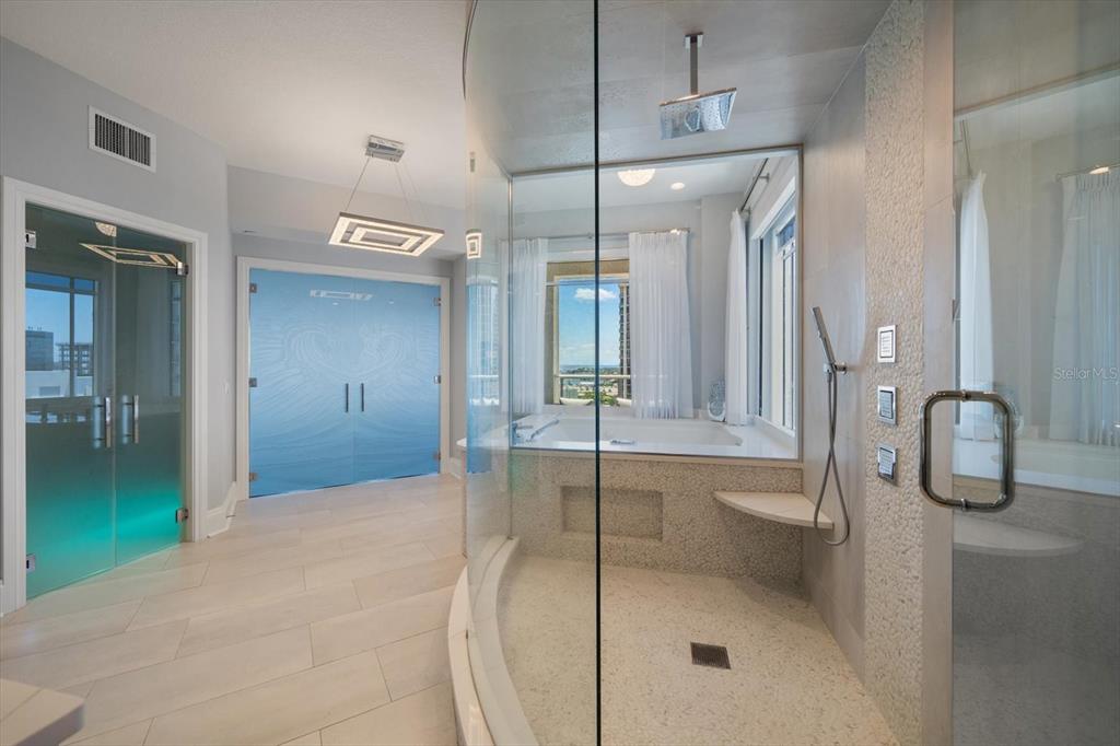100 Beach Drive NE Unit 1900, St Petersburg, Florida, 33701, United States, 4 Bedrooms Bedrooms, ,6 BathroomsBathrooms,Residential,For Sale,100 Beach Drive NE Unit 1900,1618672