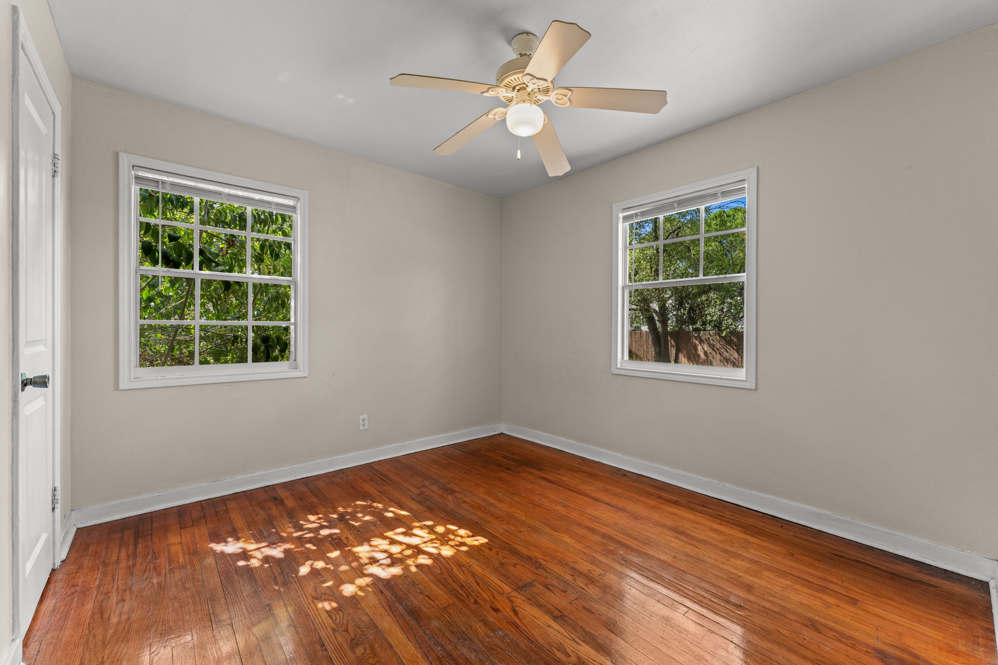  Charming Home, Near Downtown  On a Large Lot, Mature Trees, & No Rear Neighbors - 物件實景