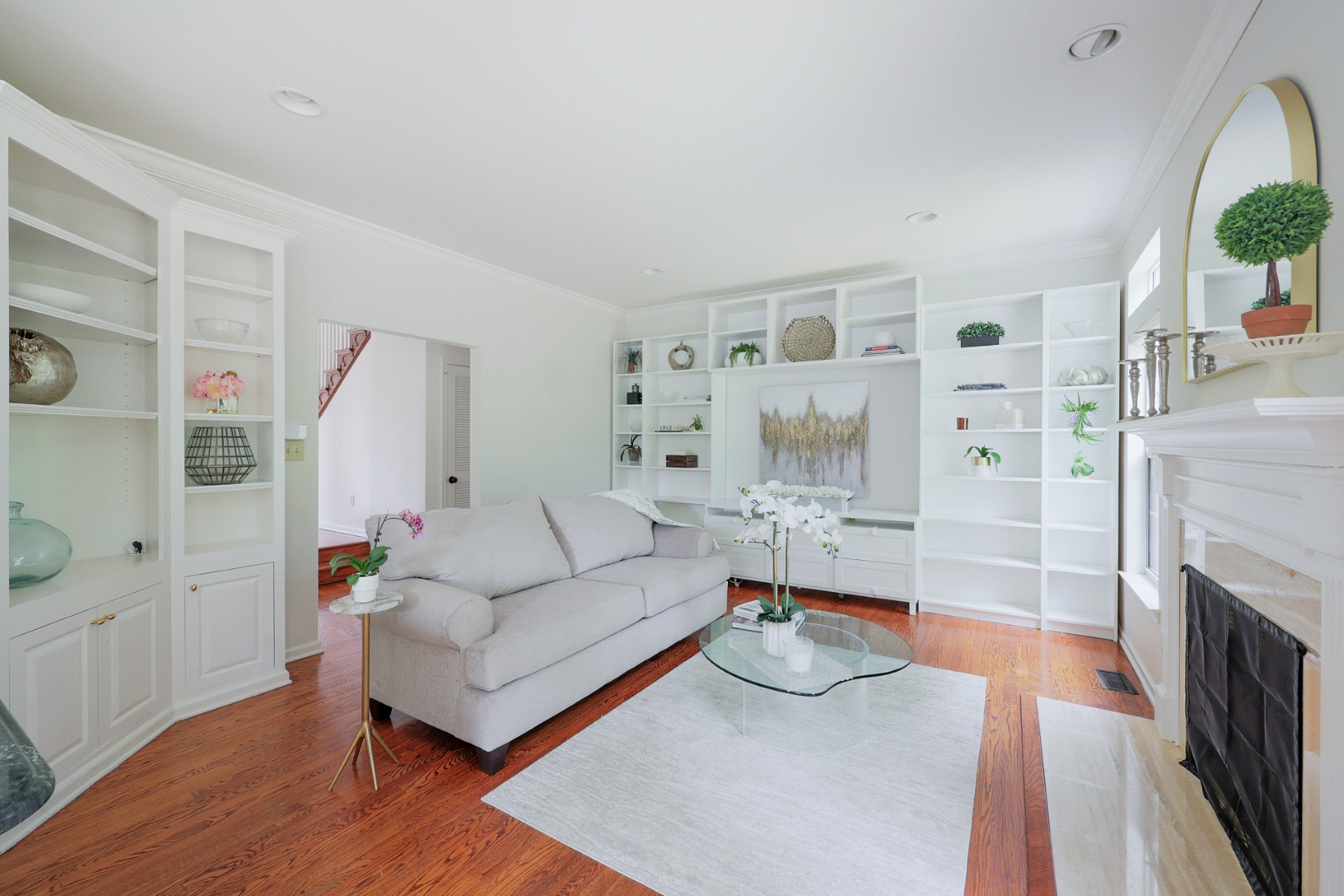  ?Carlisle? Classic Colonial Offers Timeless Charm with Modern Updates - 物件實景