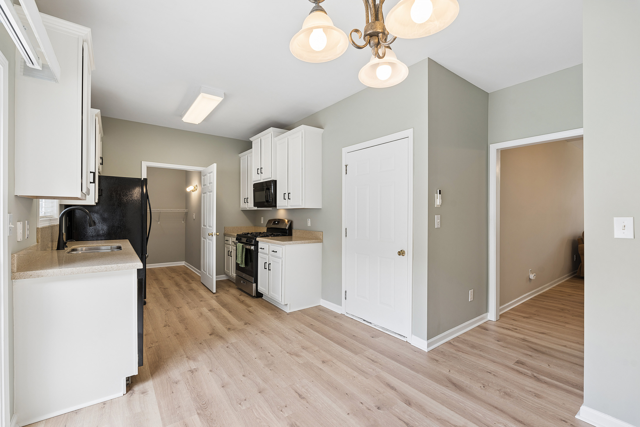 Renovated Three Bedroom Condo in Convenient Magnolia Lane Community - 物件實景