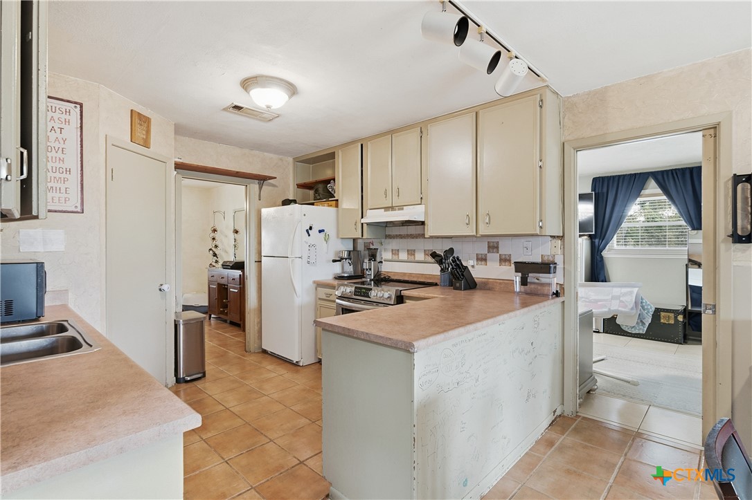 New Braunfels, Texas, 78130, United States, 3 Bedrooms Bedrooms, ,2 BathroomsBathrooms,Residential,For Sale,2049133