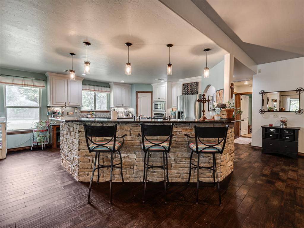 Jones, Oklahoma, 73049, United States, 4 Bedrooms Bedrooms, ,5 BathroomsBathrooms,Residential,For Sale,1987099