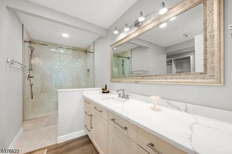 Verona Twp., New Jersey, 07044, United States, 2 Bedrooms Bedrooms, ,2 BathroomsBathrooms,Residential,For Sale,1976257