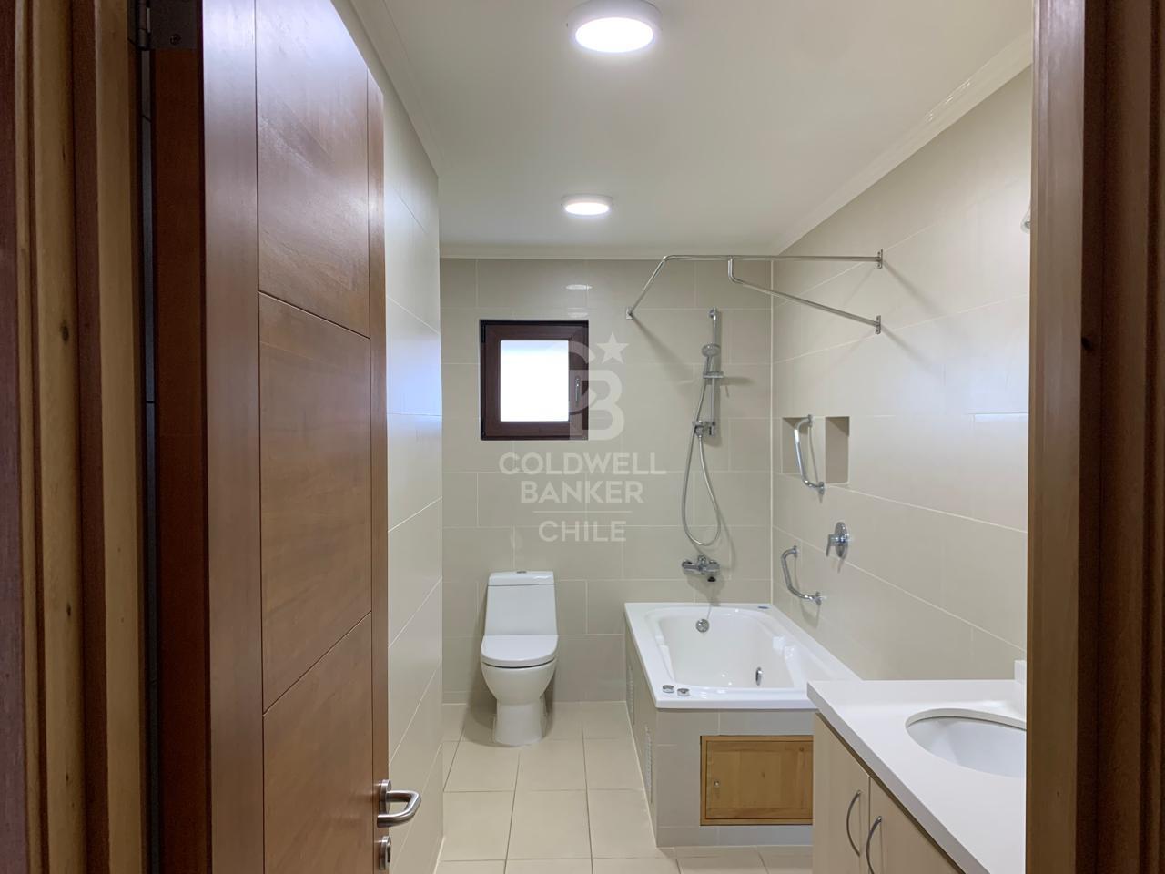 Puerto Varas, Chile, 7 Bedrooms Bedrooms, ,5 BathroomsBathrooms,Residential,For Sale,1990332