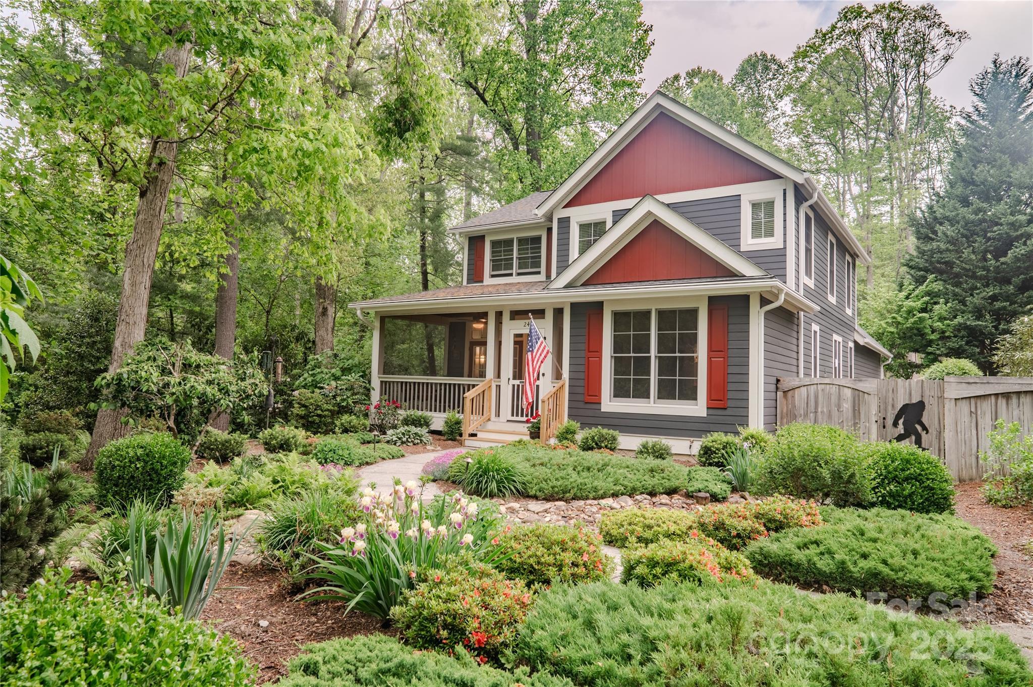 Flat Rock, North Carolina, 28731, United States, 4 Bedrooms Bedrooms, ,3 BathroomsBathrooms,Residential,For Sale,1804521